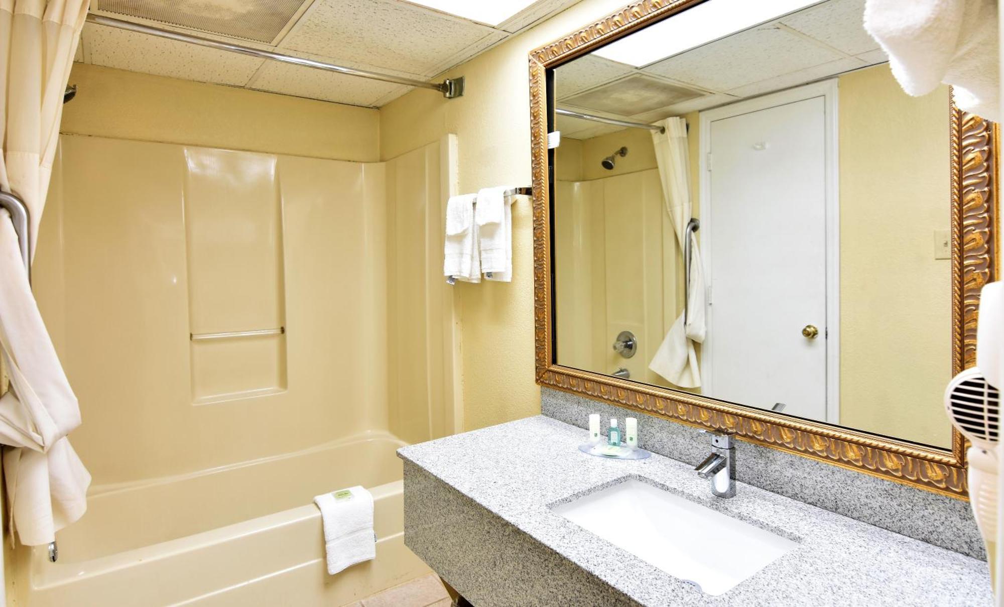 King Room Smoking,1210577767:JPEG