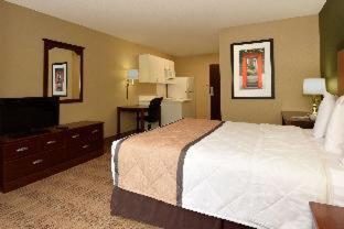 Queen studio 1 Queen Bed Disability Access or Non-Smoking