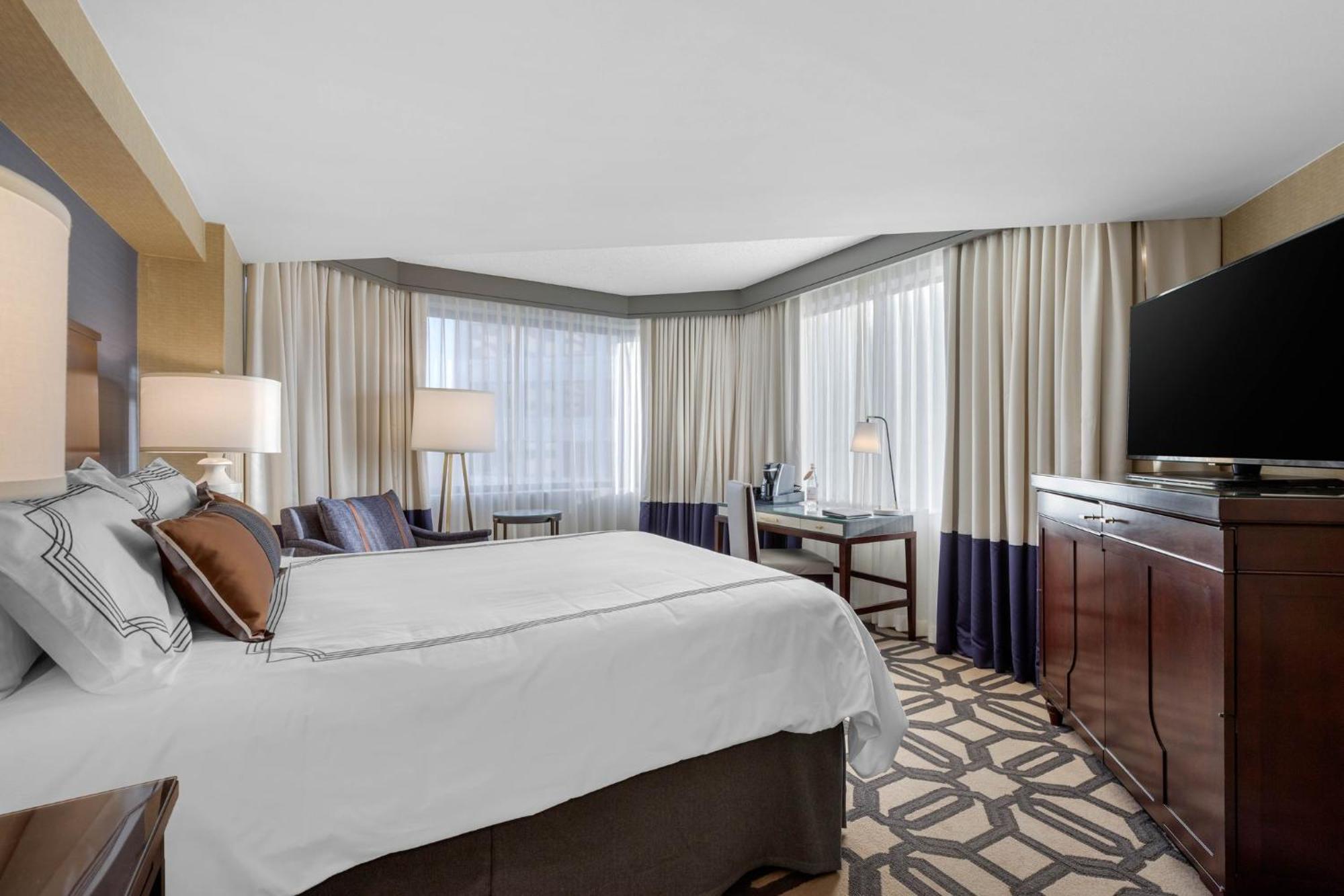 Deluxe Room 1 queen bed