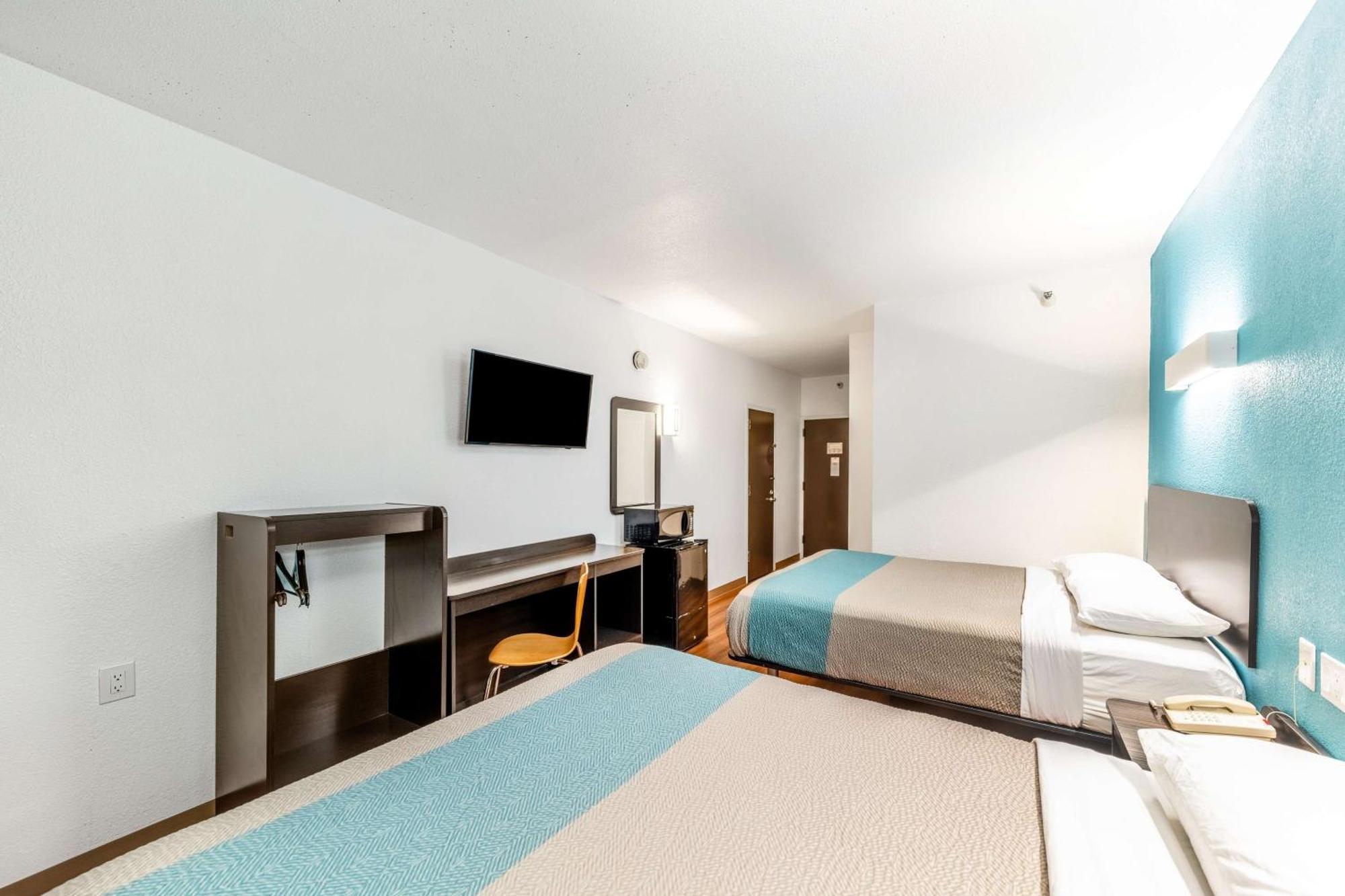 2 Queen Beds | Non-Smoking