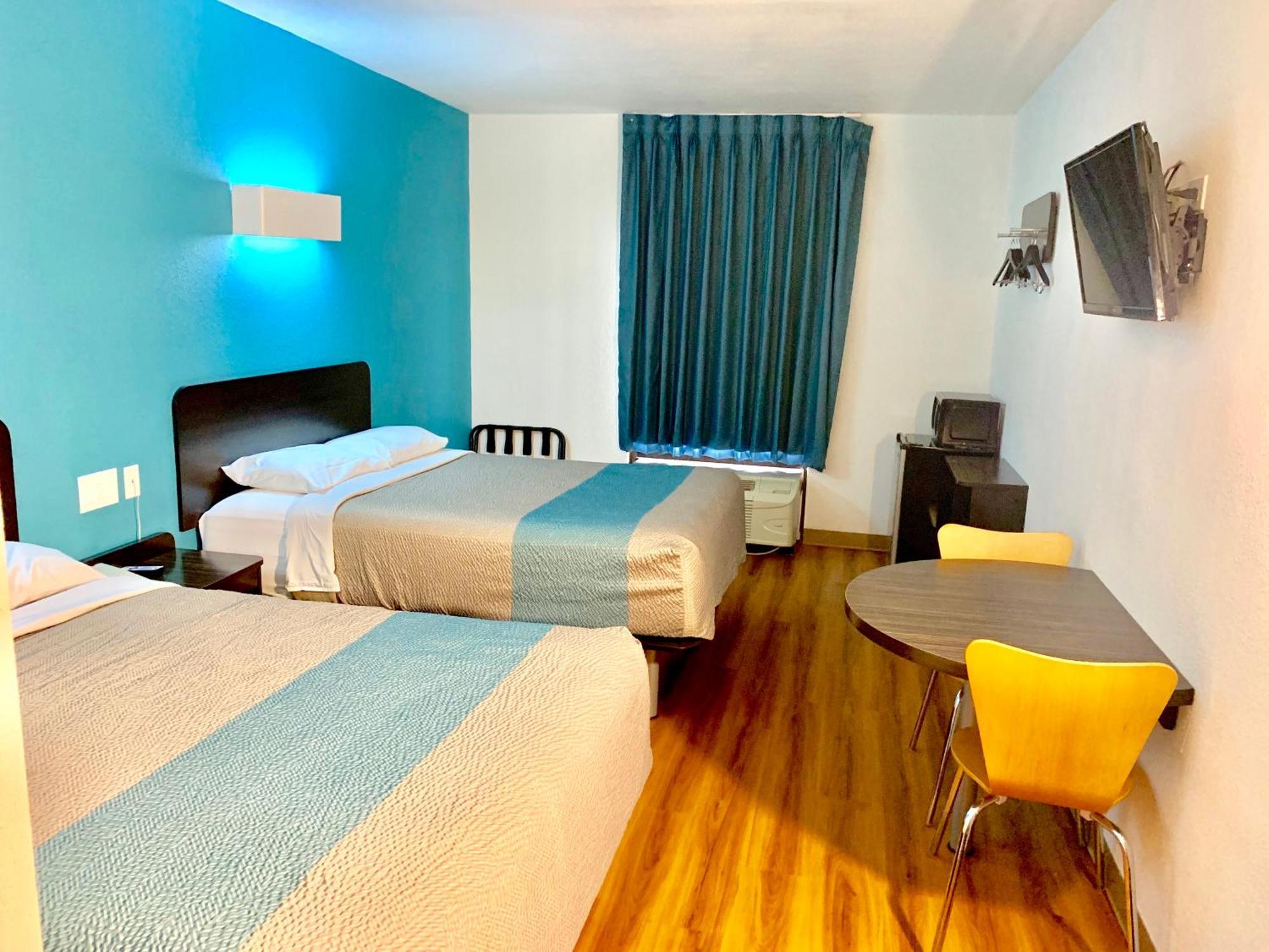 2 Queen Beds | Non-Smoking