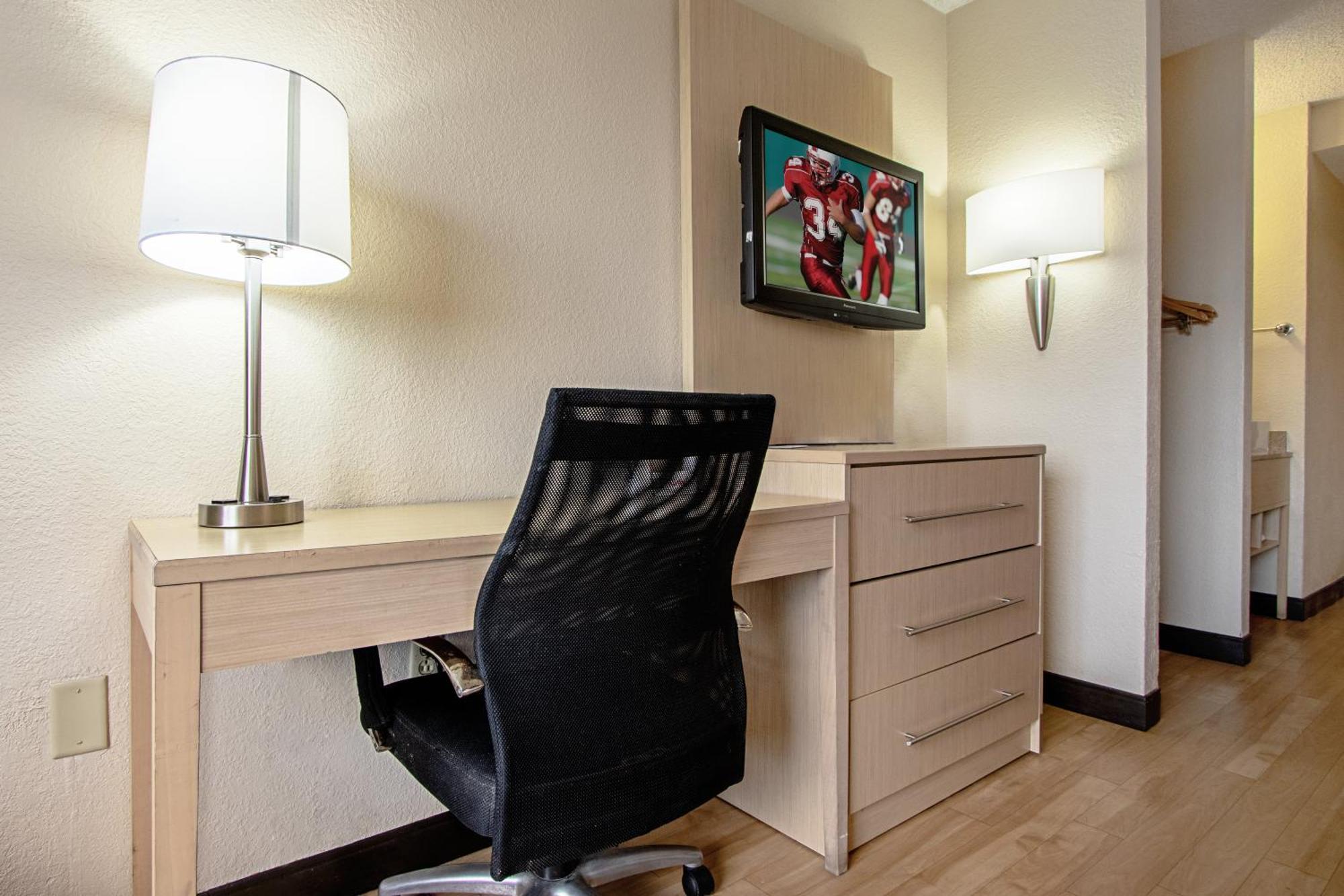 Deluxe Room with Two Double Beds Smoke Free