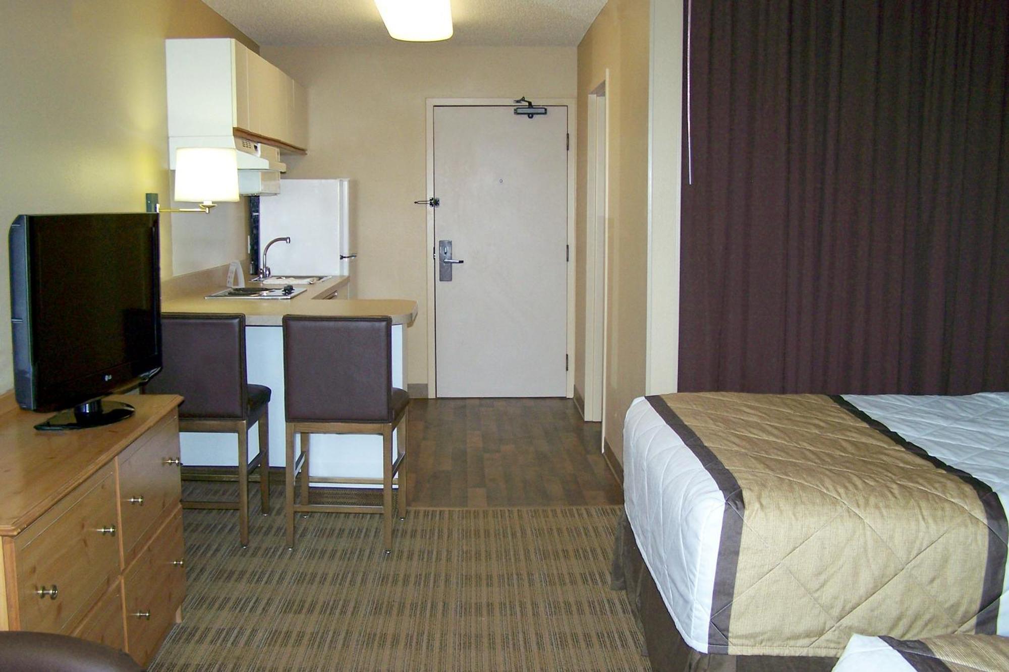 Studio 2 Queen Beds Non-Smoking