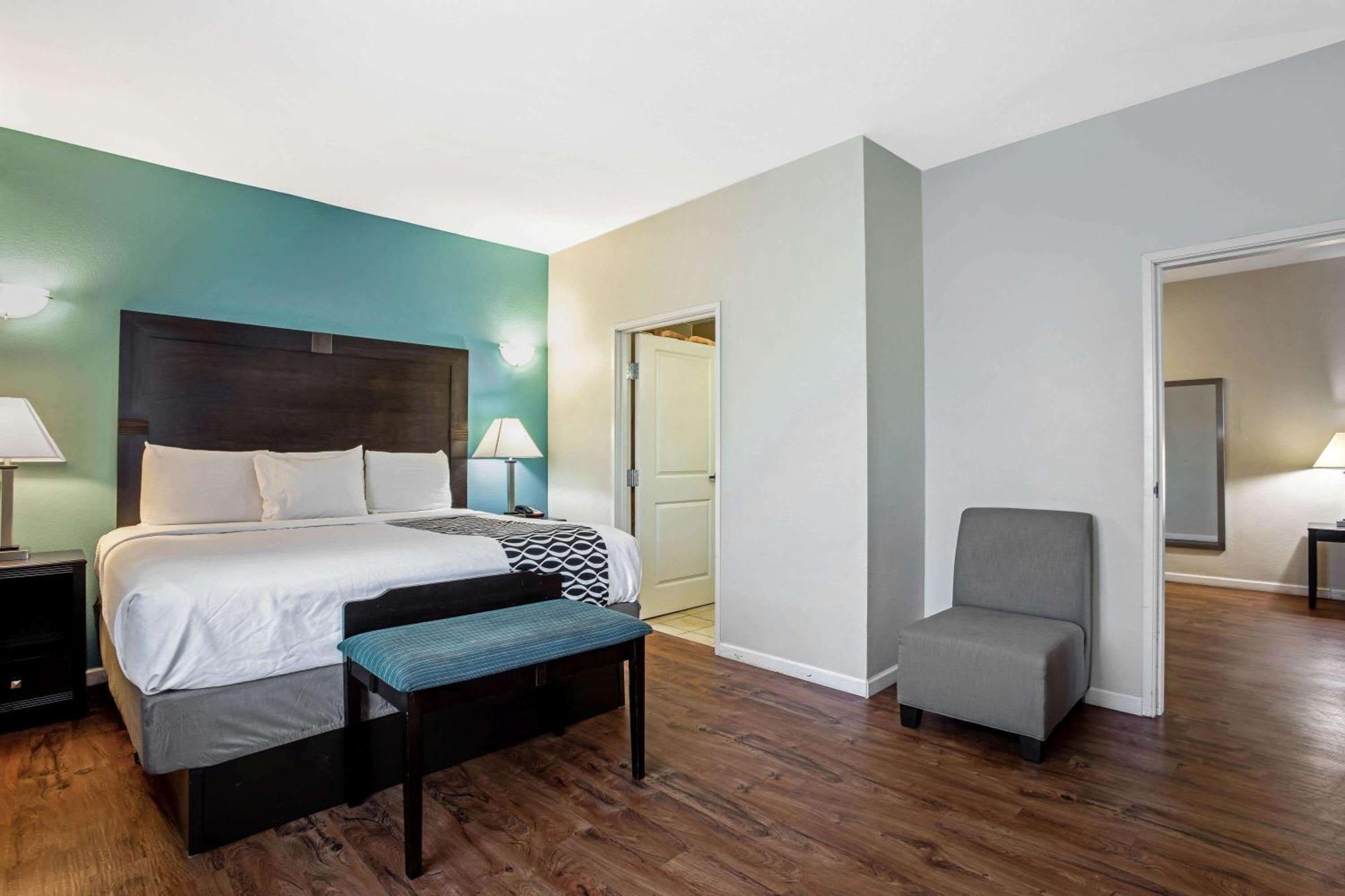One-Bedroom King Suite Non-Smoking