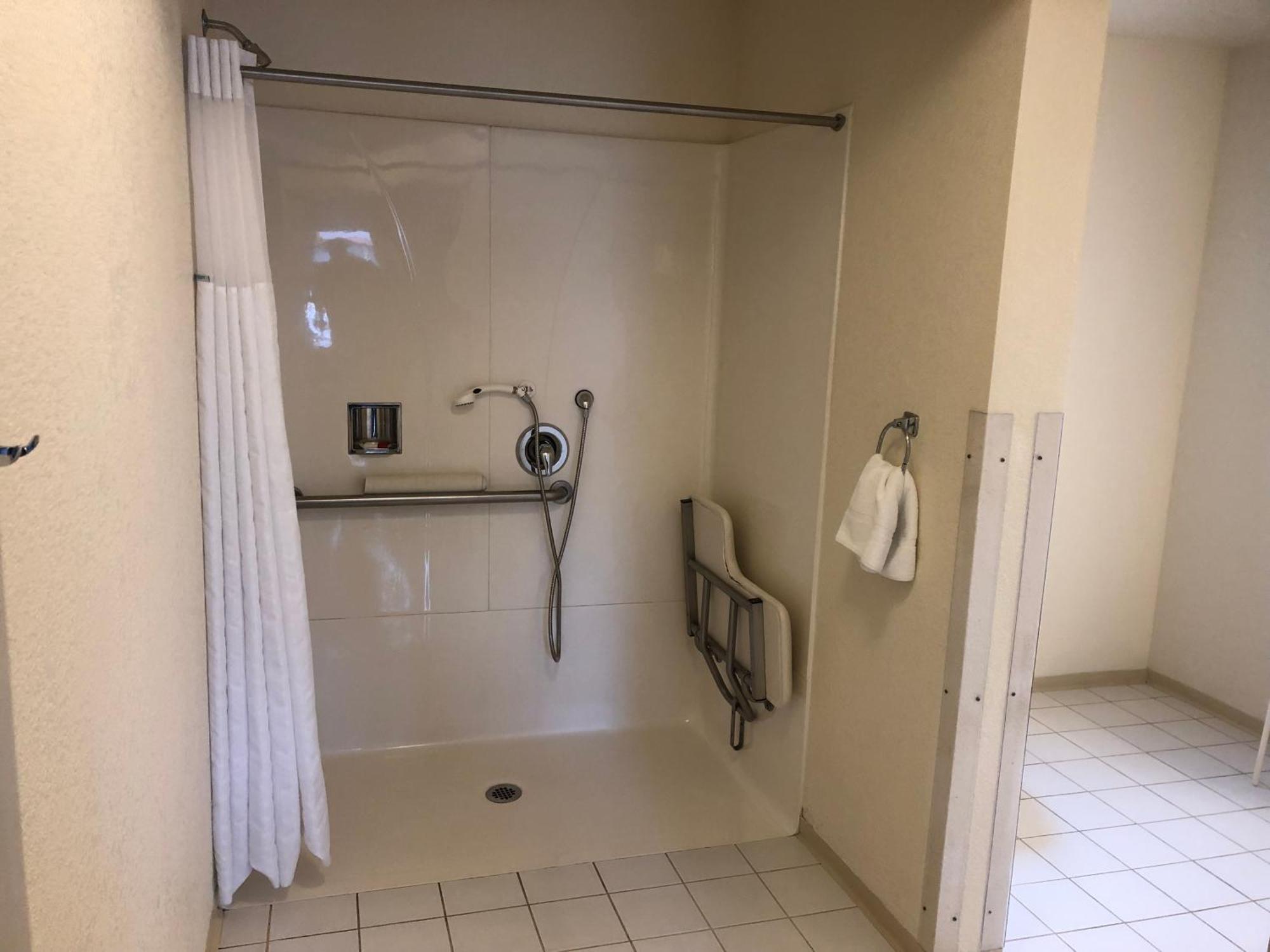 Queen Room with Mobility/Hearing Access - Non-Smoking