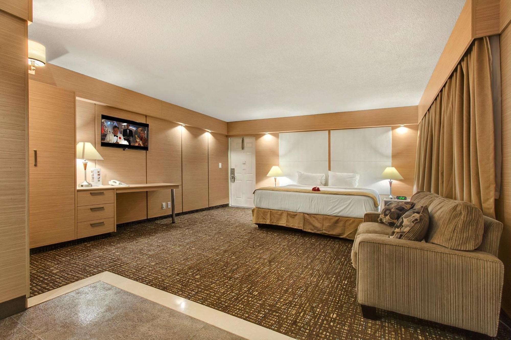 Honeymoon Suite Spa Bath