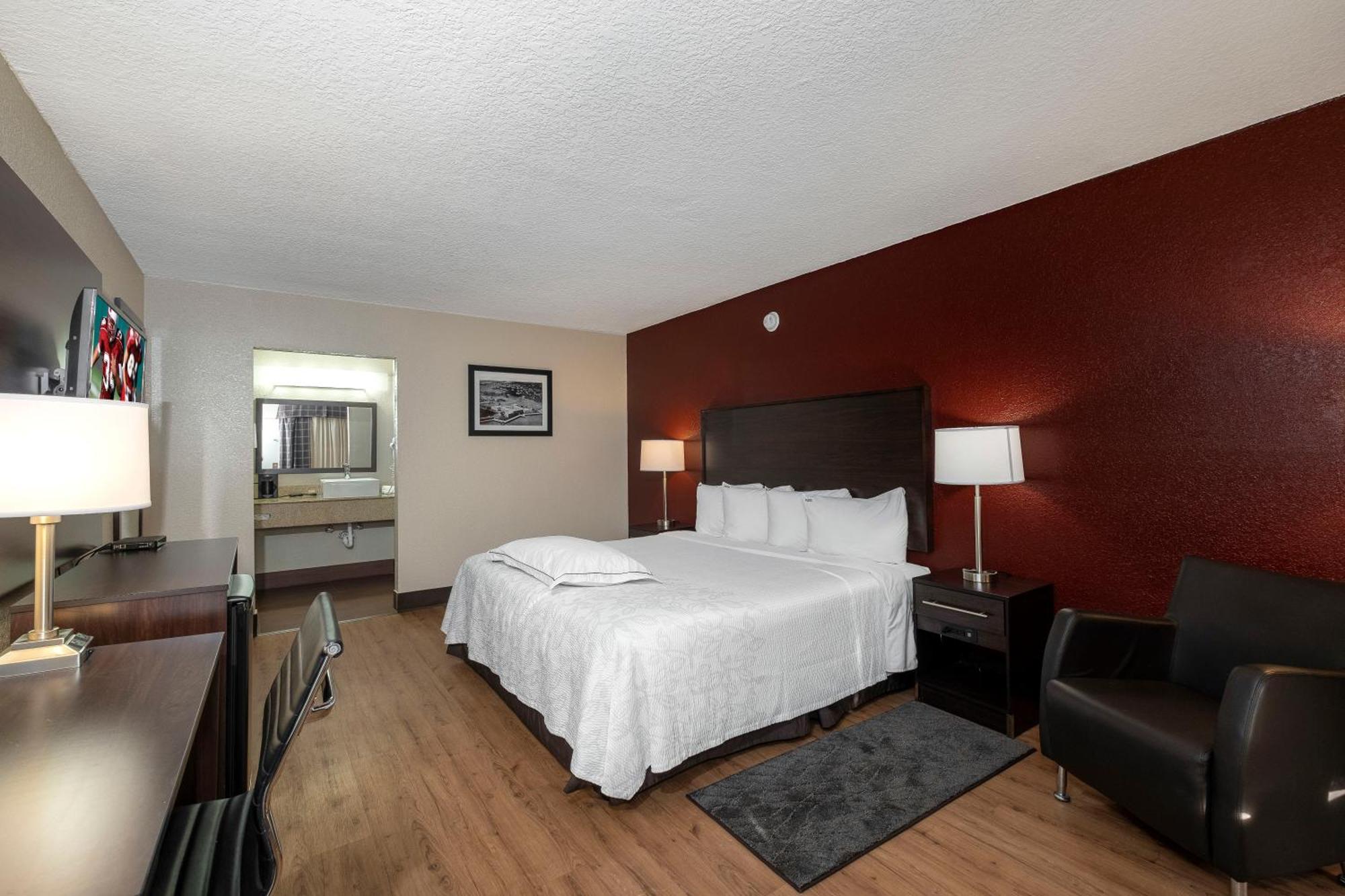 Premium King Room Smoke Upgraded Bedding Snack Box