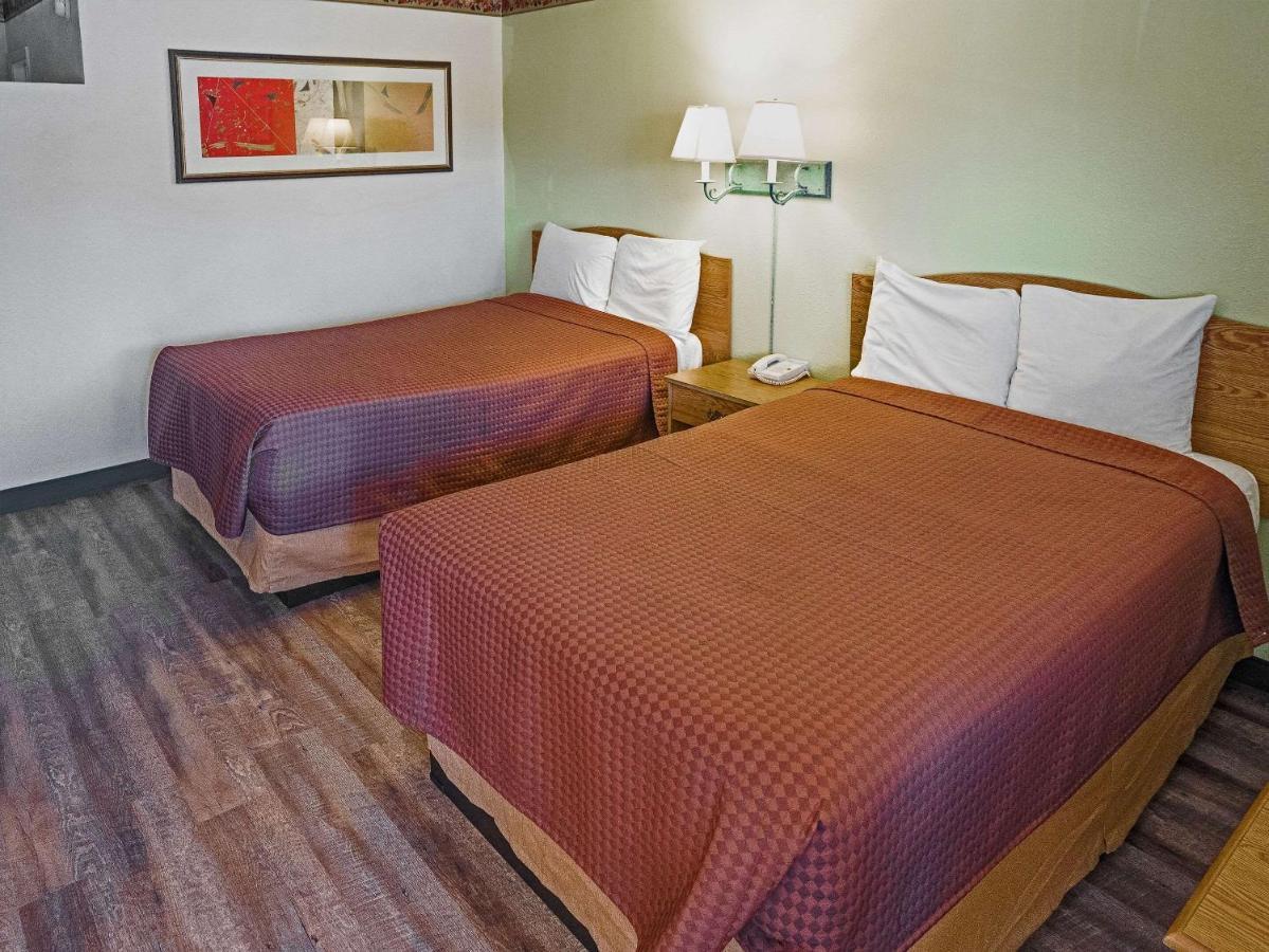 Double Room Two Double Beds Non-Smoking