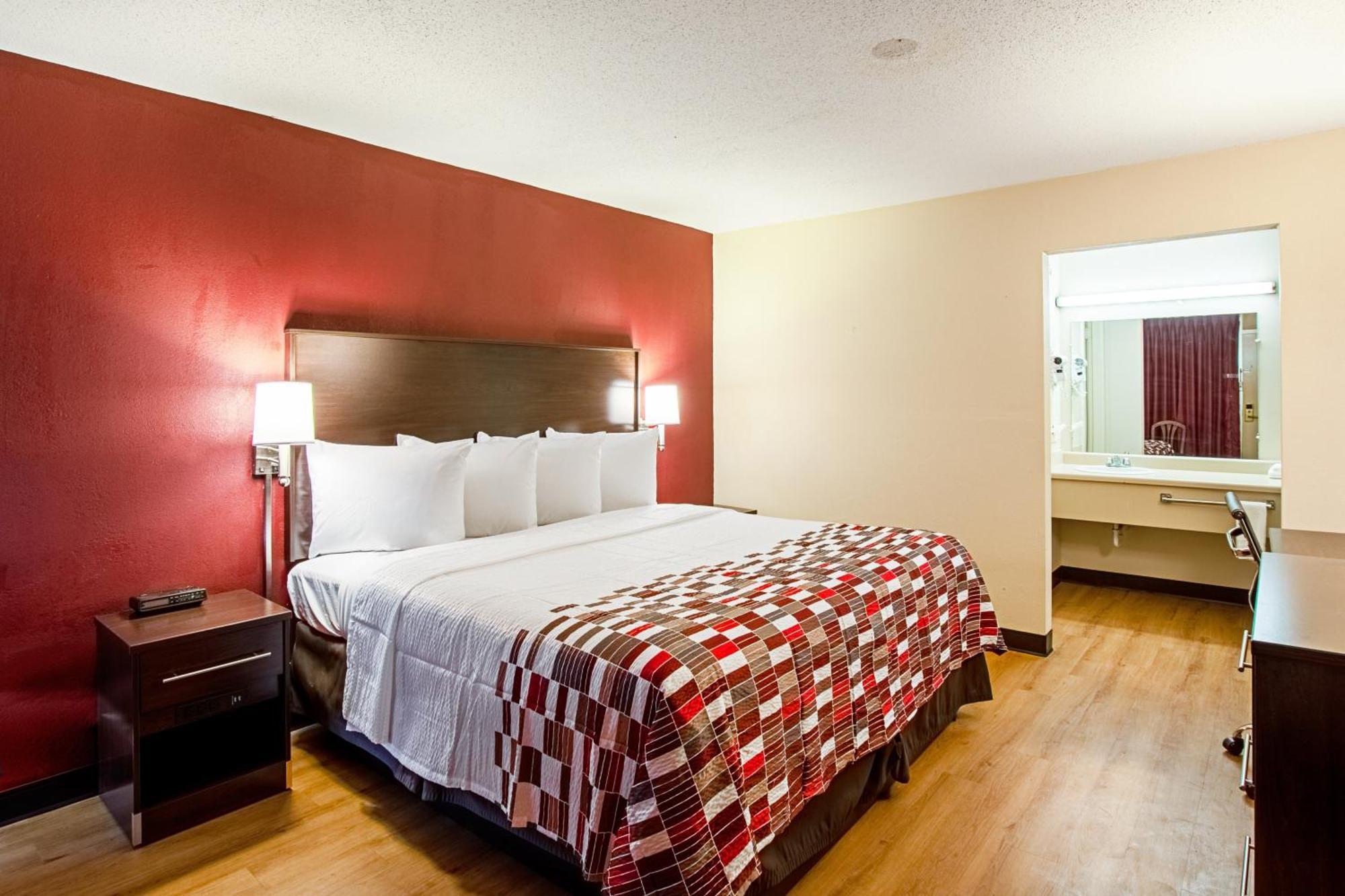 Superior Room with One Queen Bed with Kitchenette Non-Smoking