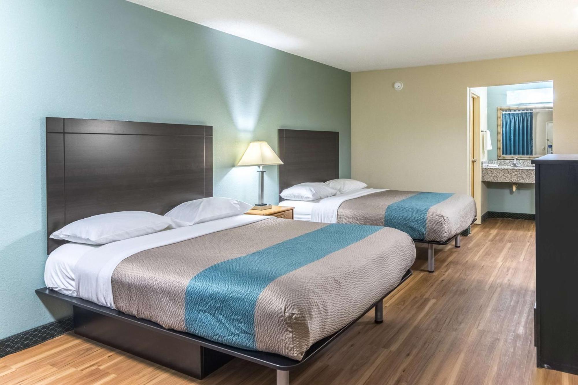 Queen Room with Two Queen Beds - Disability Access - Non-Smoking