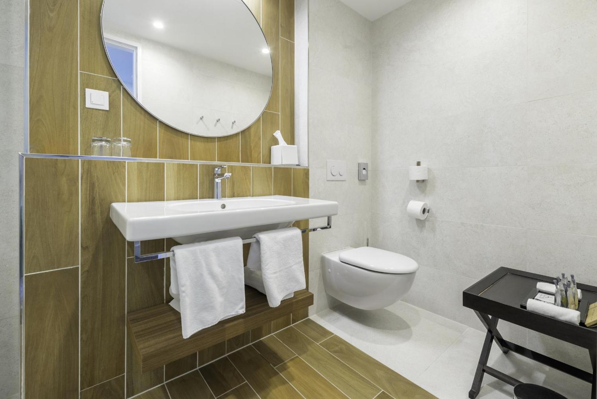 Suite met 2 Slaapkamers, een Balkon en Uitzicht op Zee
