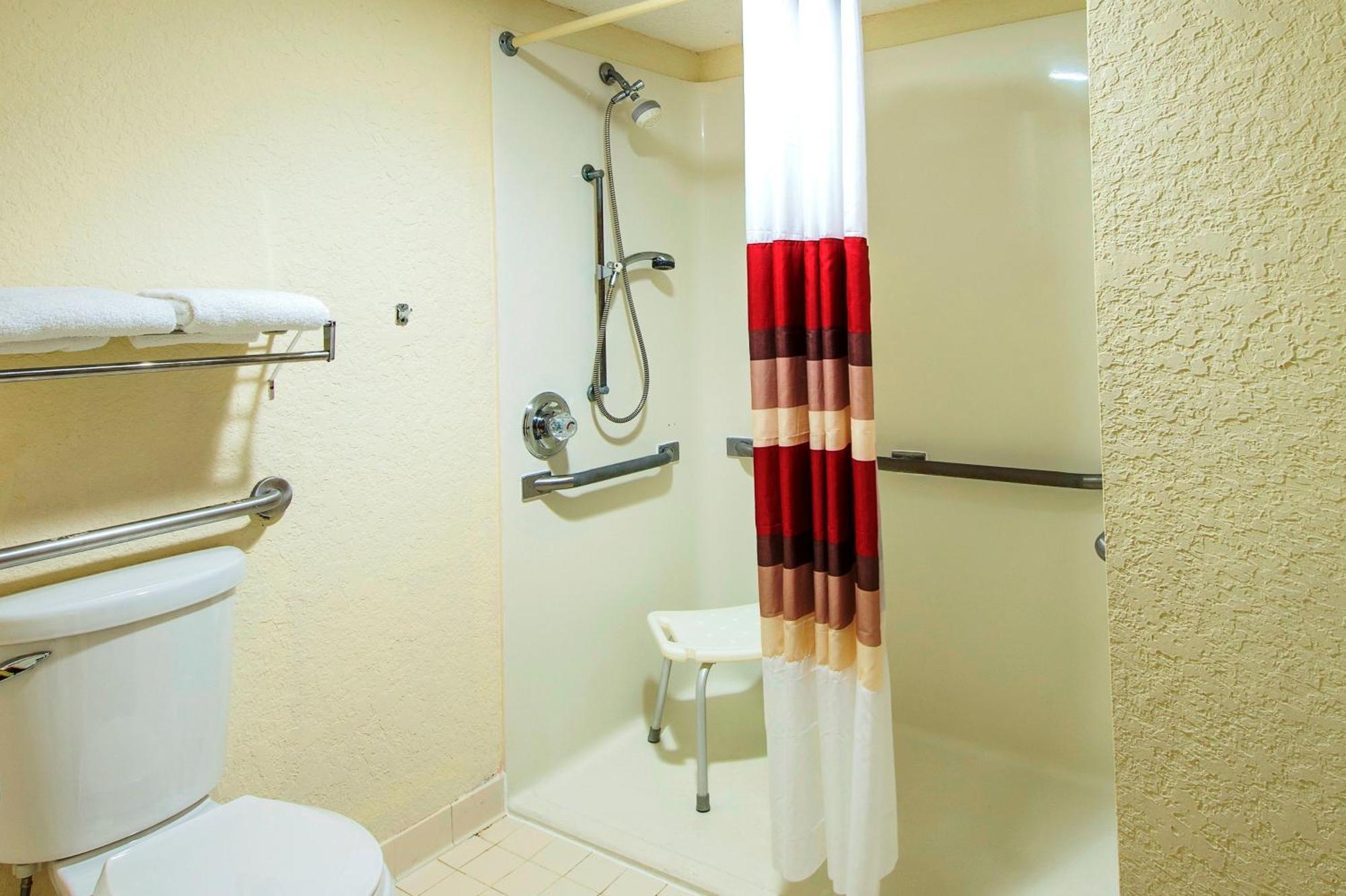 Deluxe King Room Disability Access Roll-ln Shower Non-Smoking