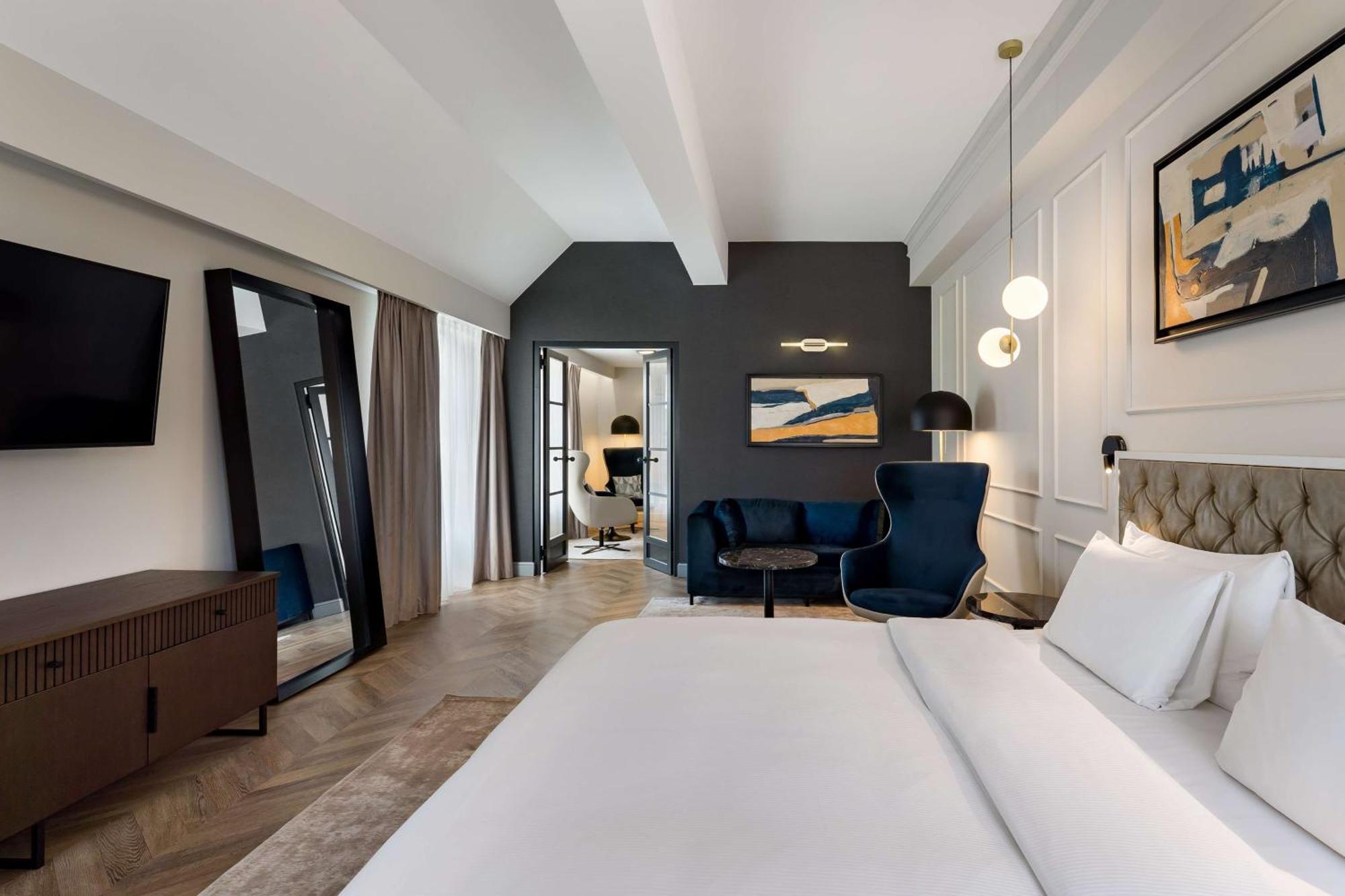 Junior Suite with Balcony and Old Town View