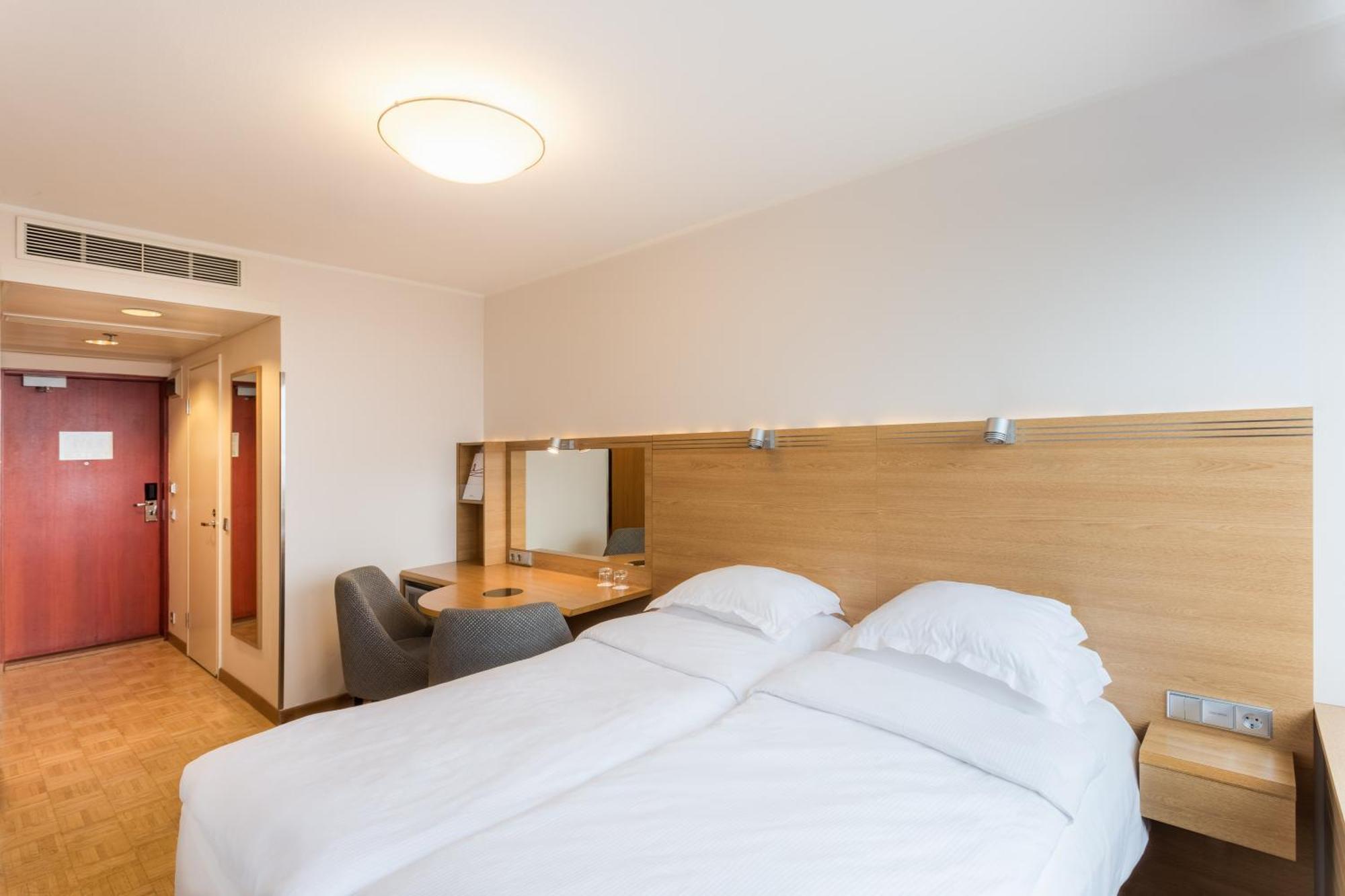 Standard Queen Room
