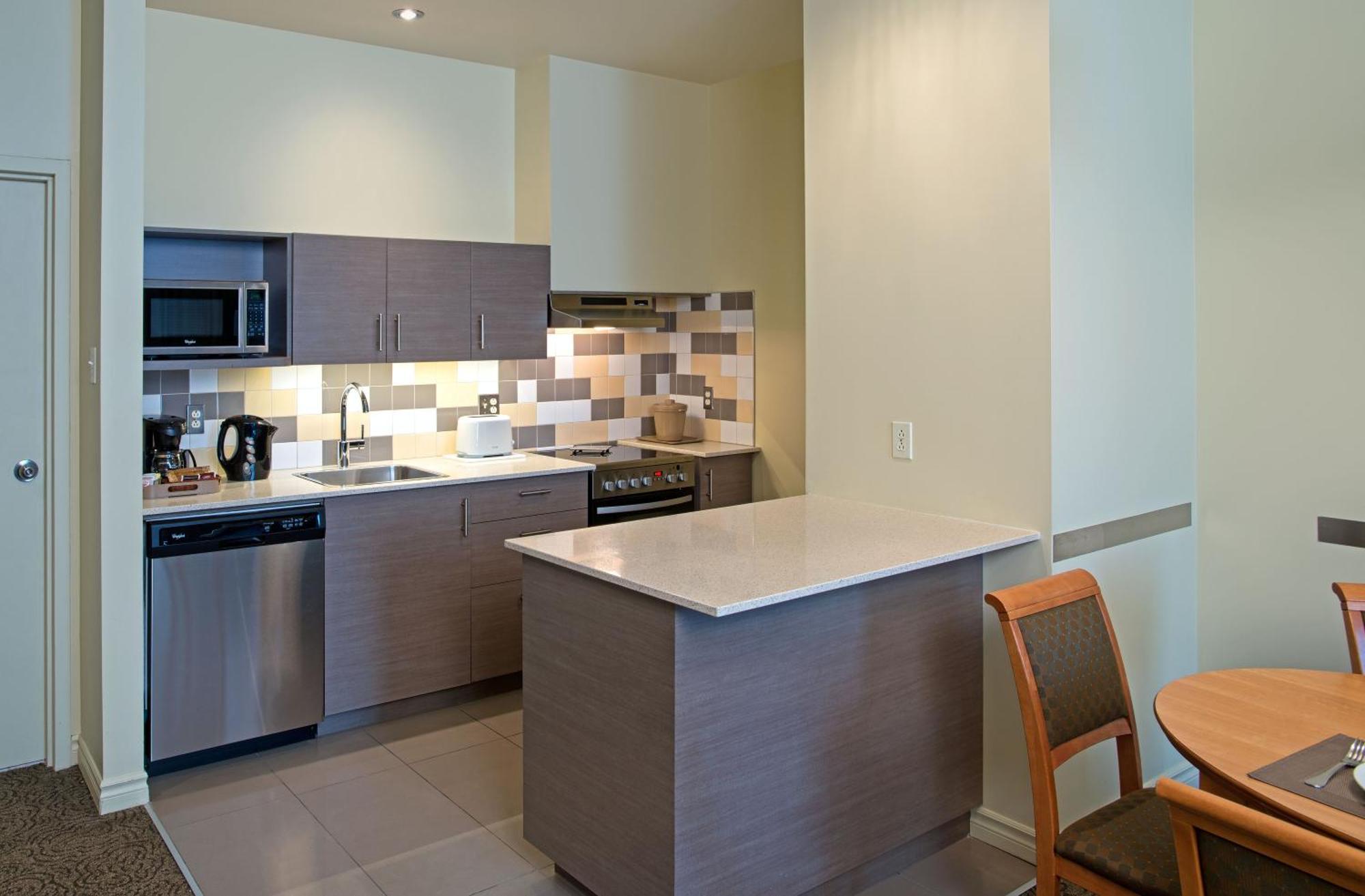 One-Bedroom King Suite