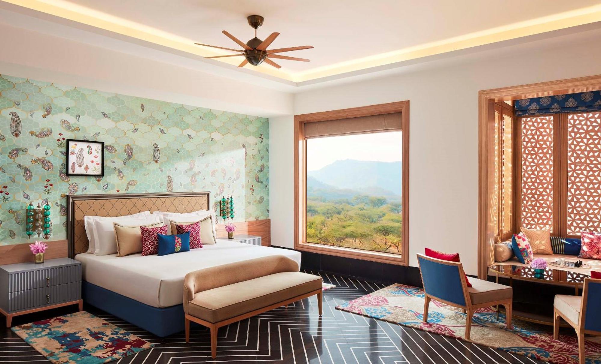Luxury Room King Bed Bathtub