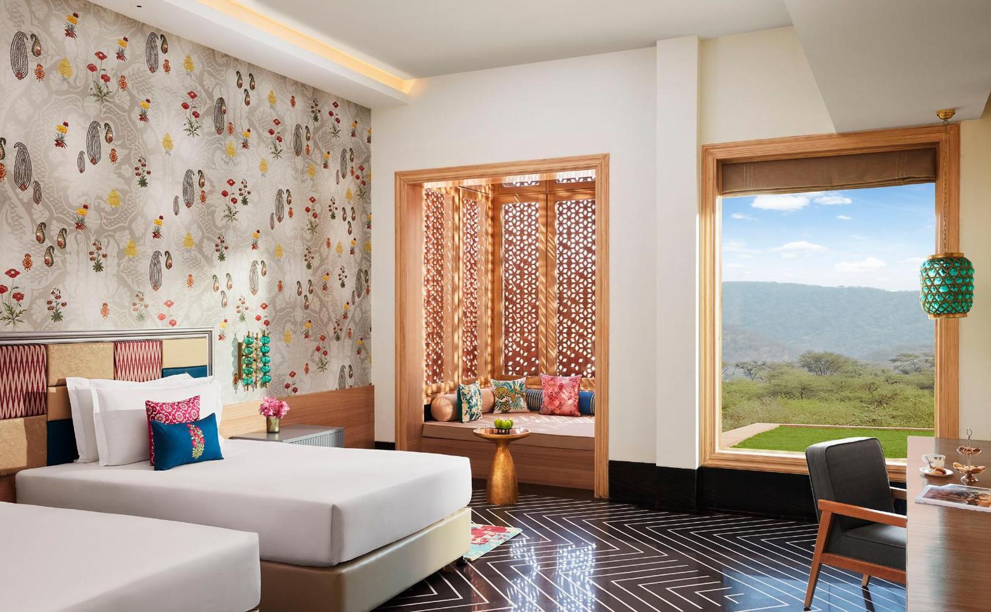 Luxury Room twin Bed Bathtub