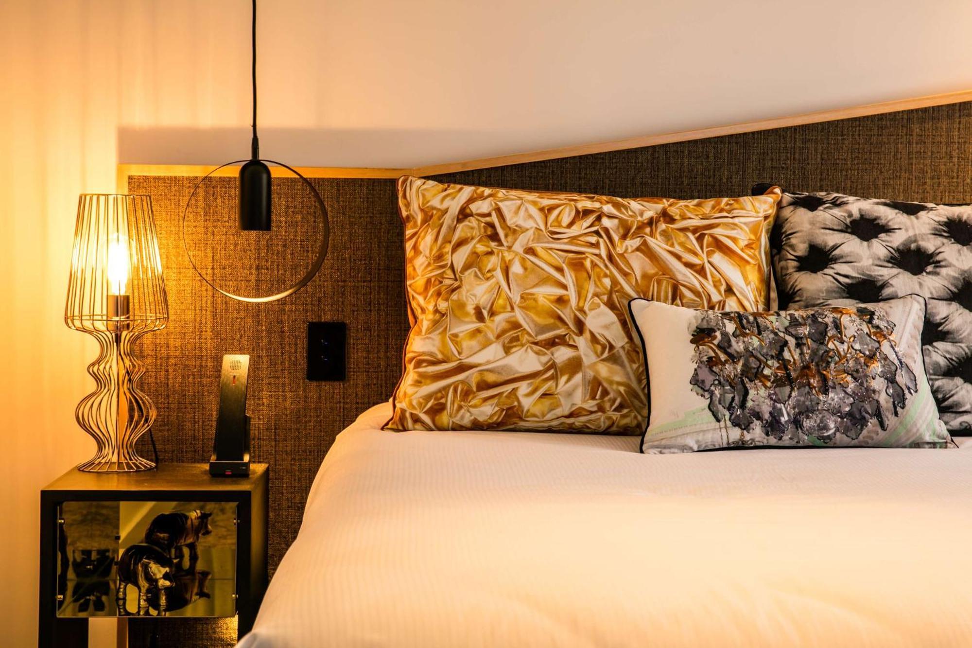 QT Superior King Room
