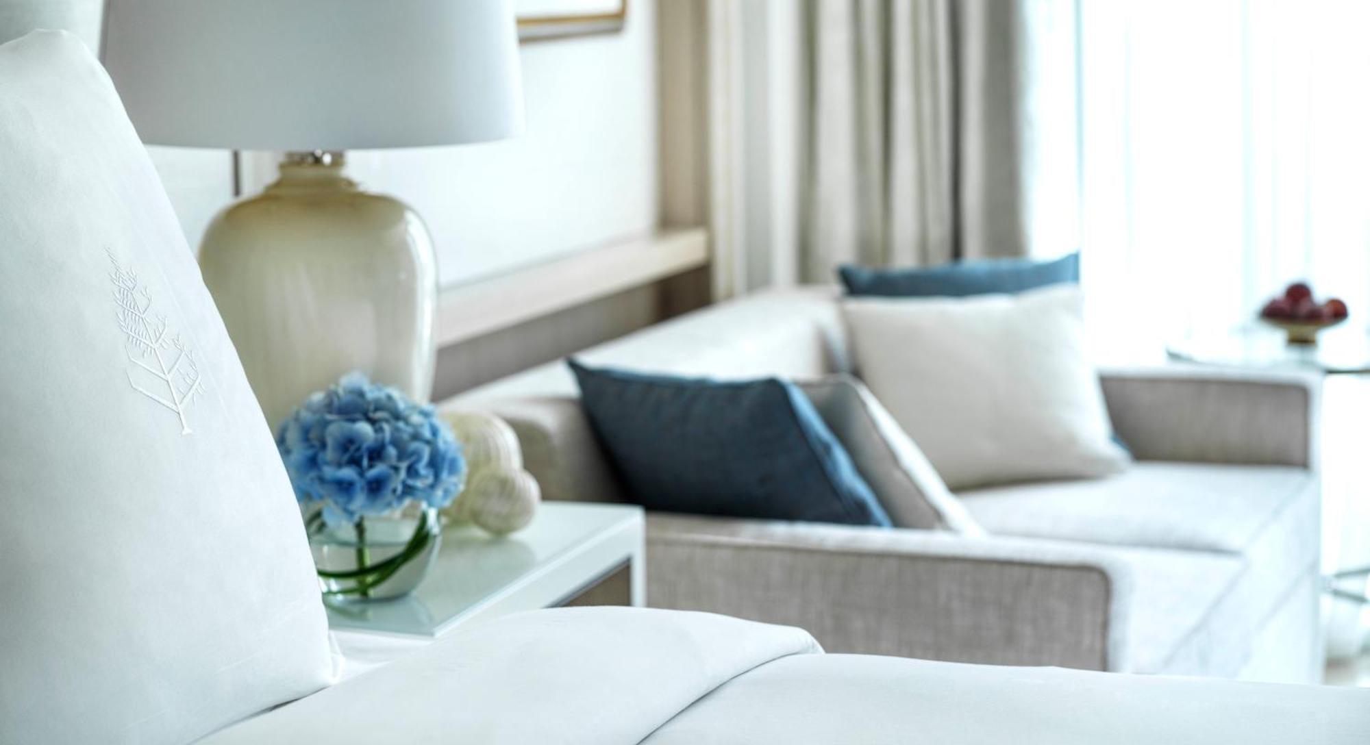 Four Seasons Executive King Suite,1213865677:JPEG