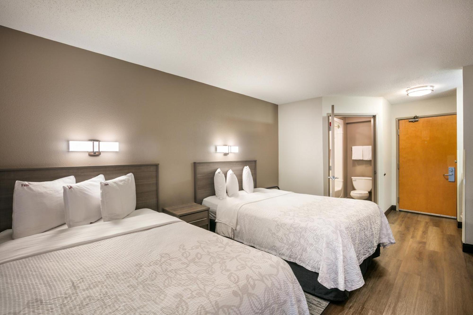 Deluxe Room Two Double Beds Smoke