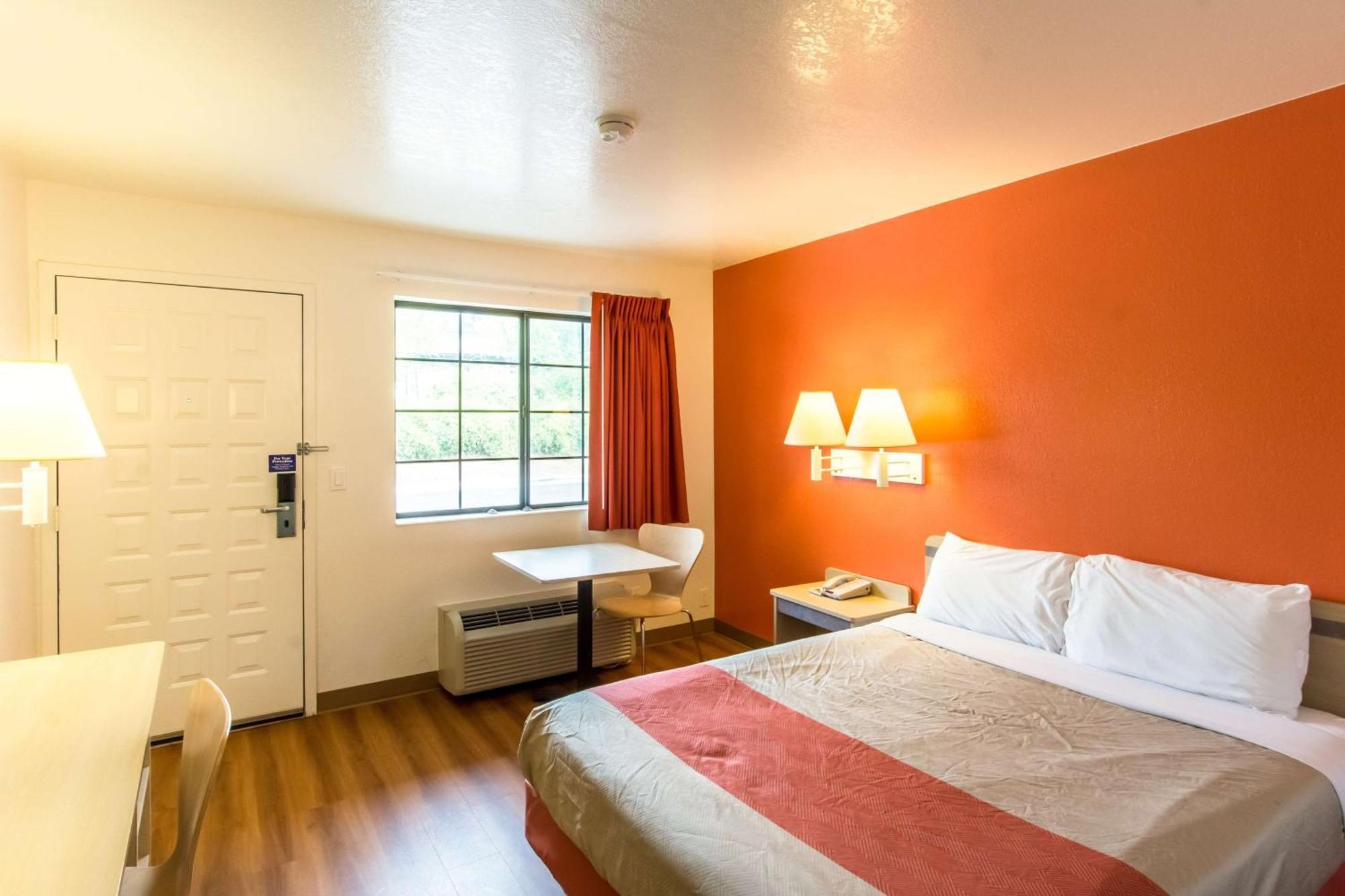 Double Room - Disability Access - Roll In Shower