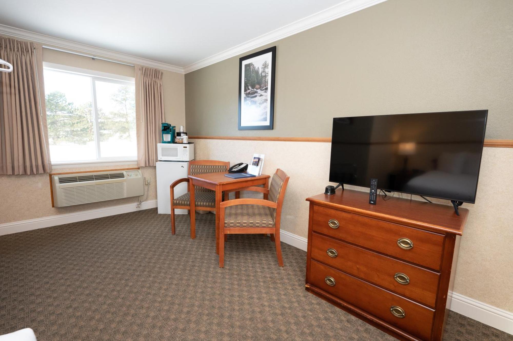 Queen Room One Queen Bed