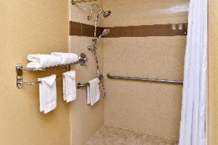 Queen Room Roll Shower Mobility Accessible or Non-Smoking