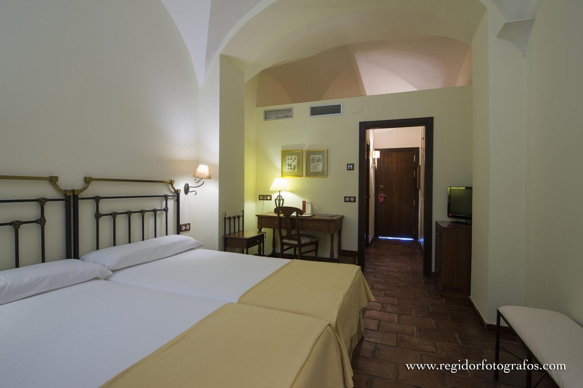 Twin Room,1477202590:JPEG