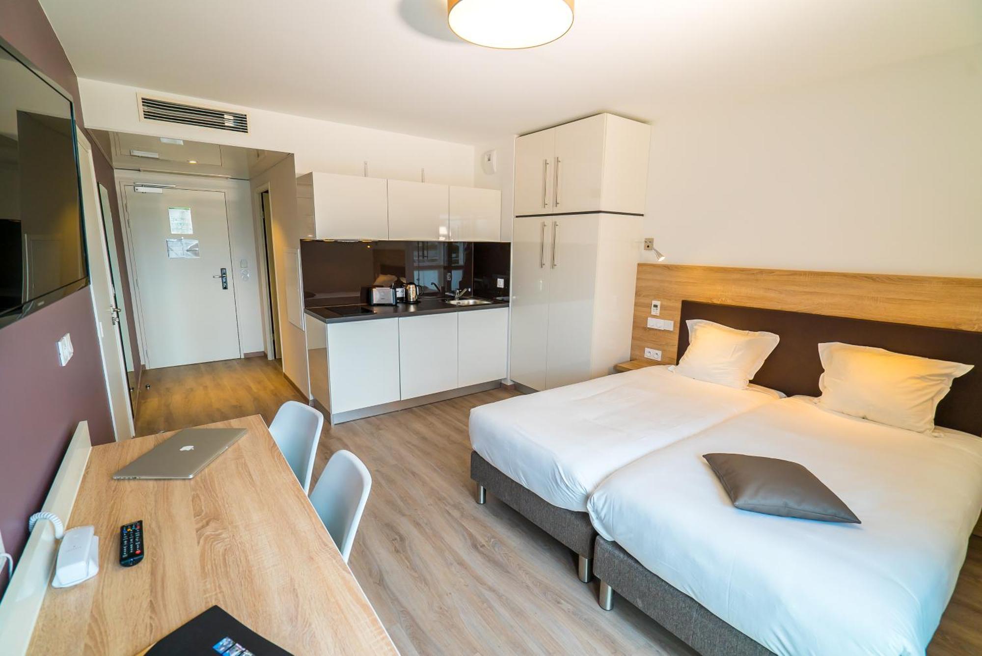 Comfort Studio 2 Single Beds 1