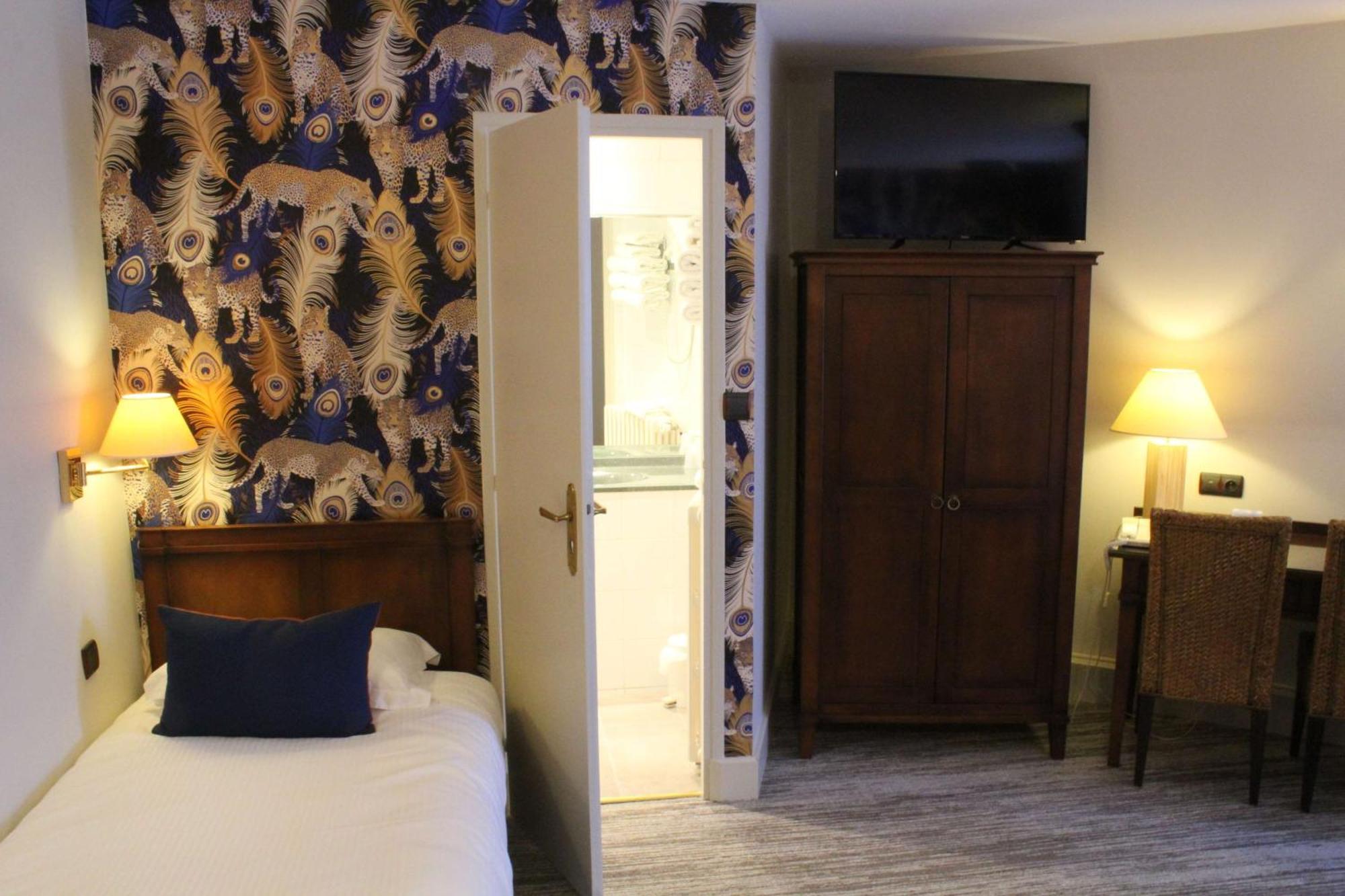 Superior Room with One Queen Bed and One Single Bed - Non-Smoking