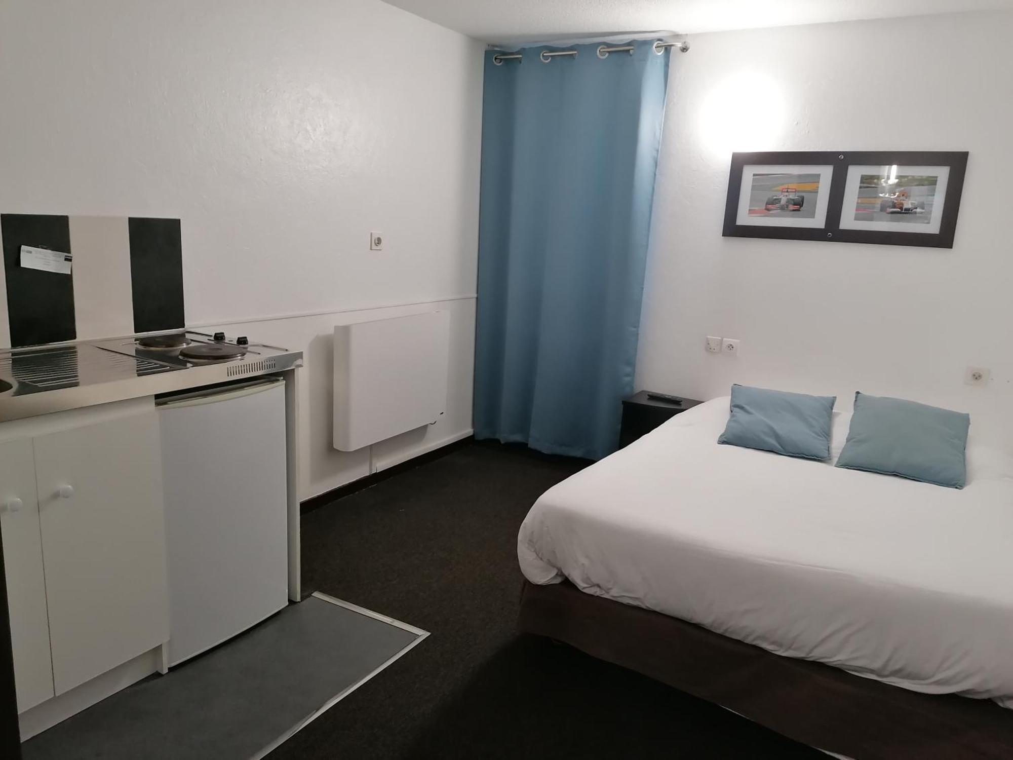 Family Room,1705999004:JPEG