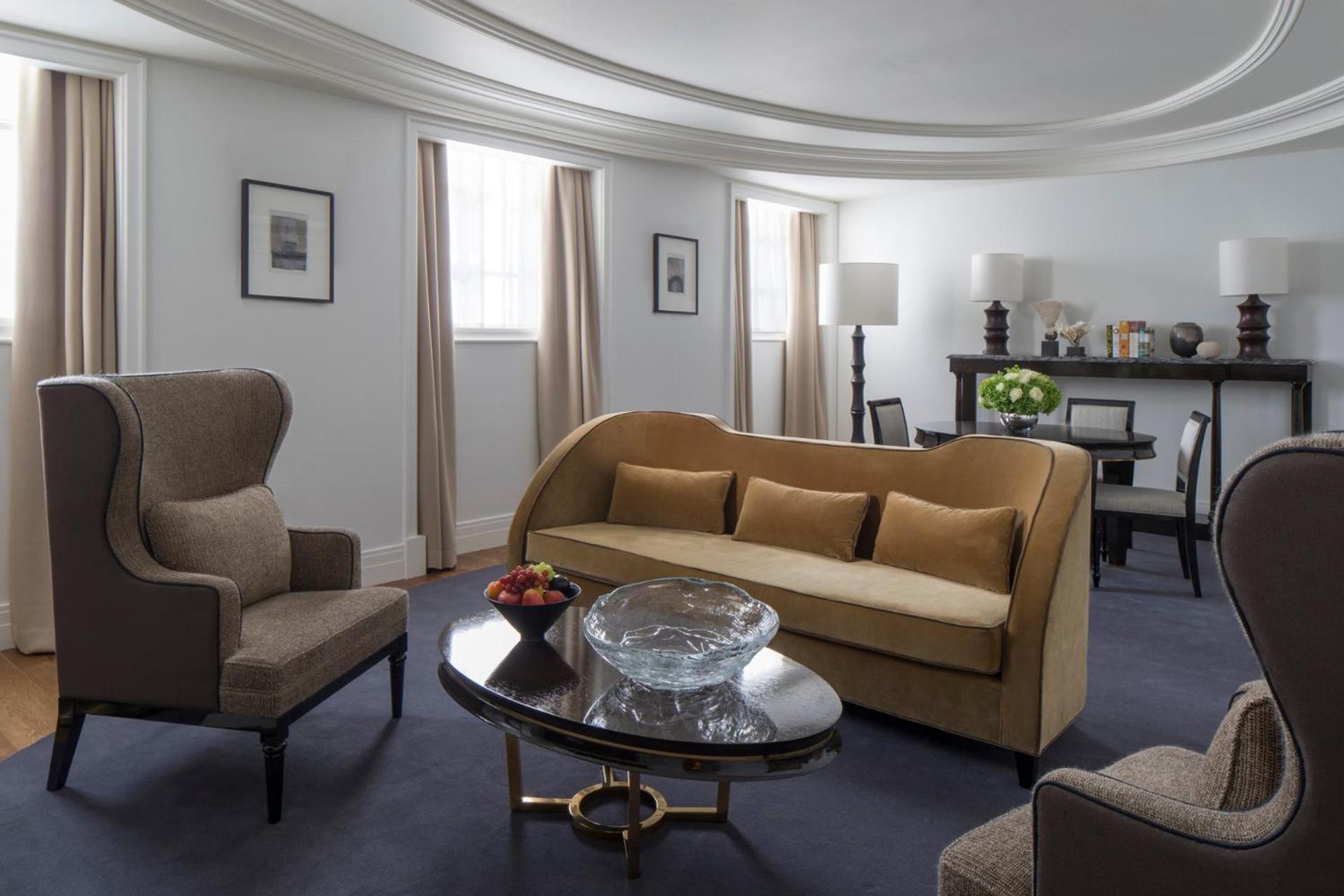 Deluxe One-Bedroom King Suite