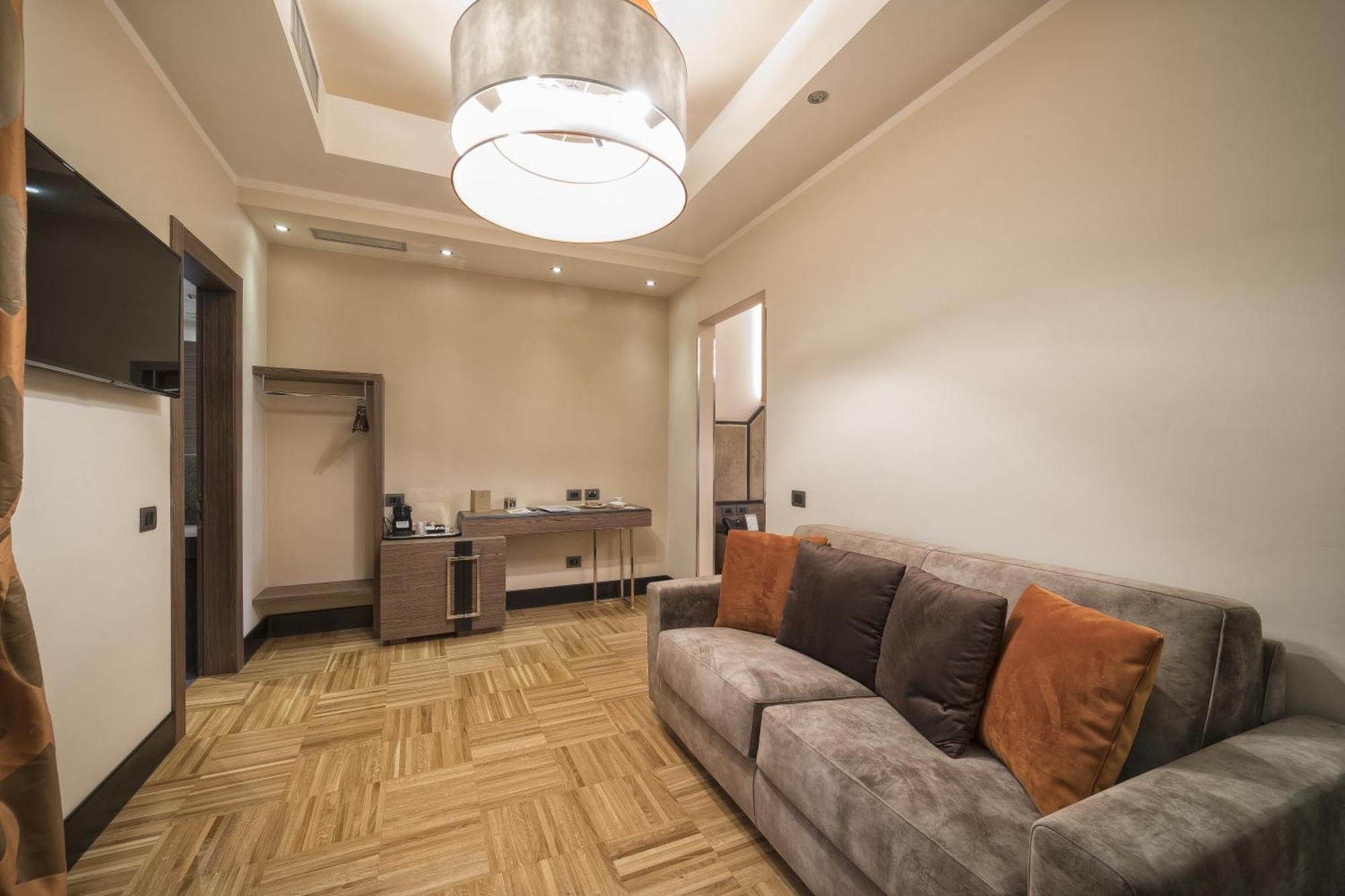 Deluxe Suite