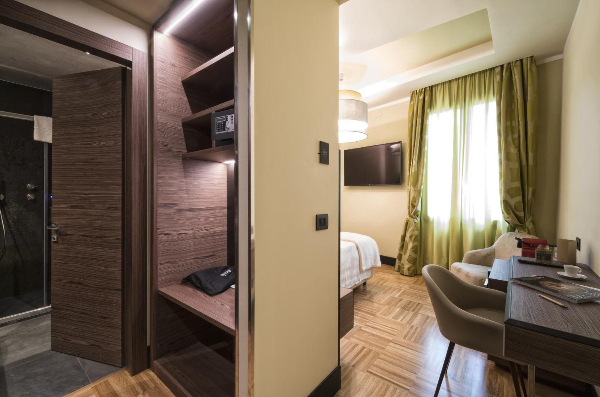 Deluxe Double or Twin Room City View