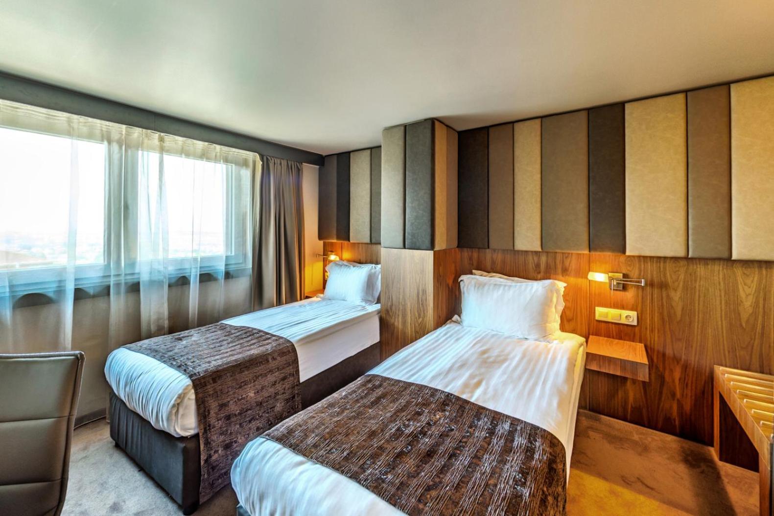 Superior Twin Room City View &