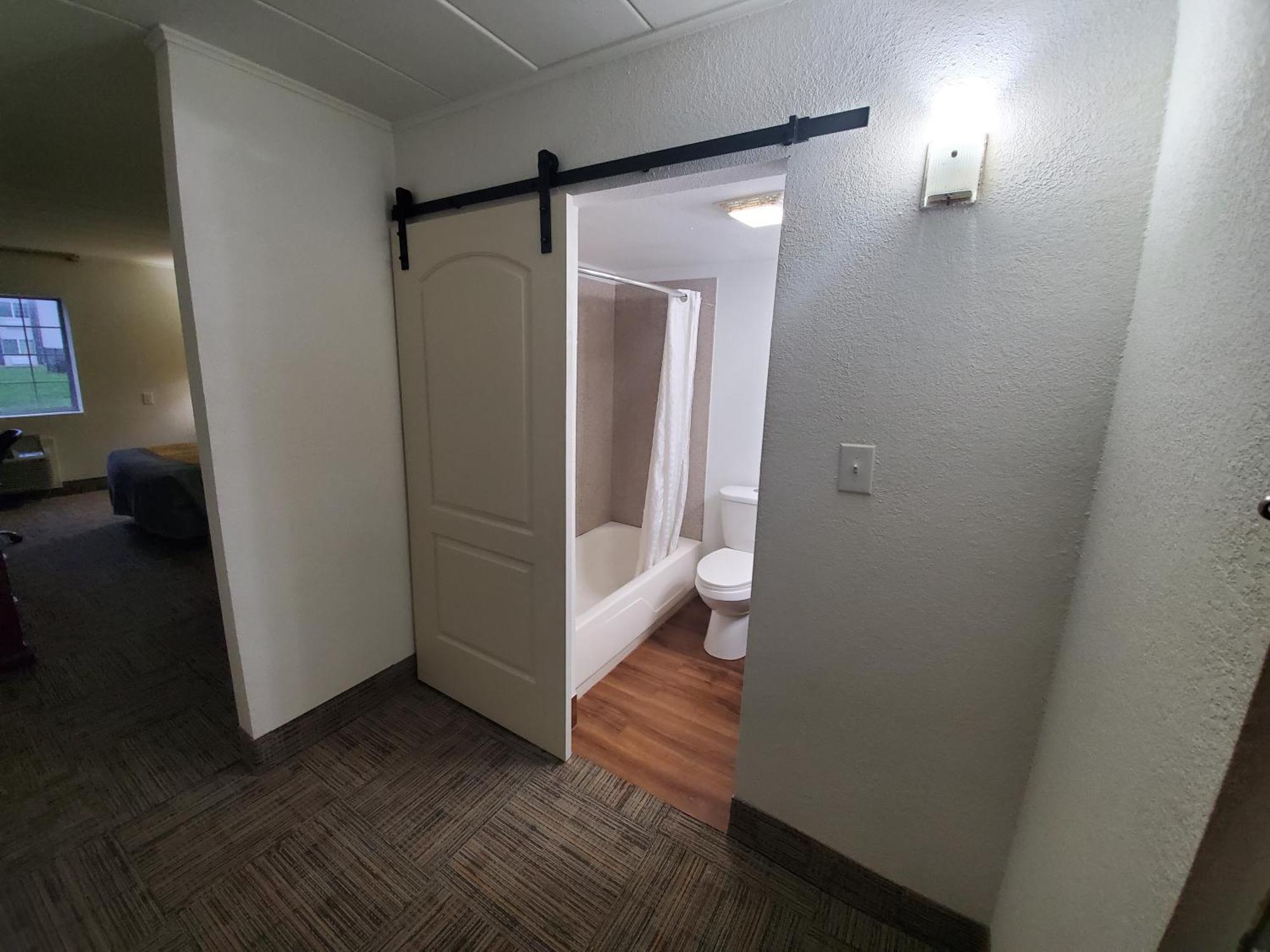 King Room - Disability Access-Non Smoking