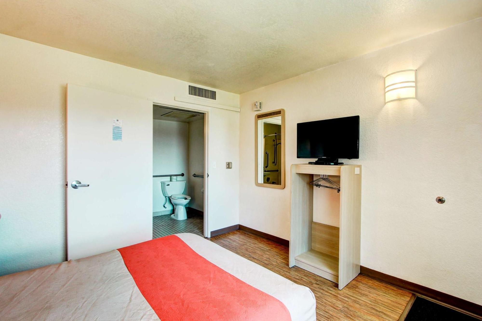 Queen Room Disability Access Roll Shower