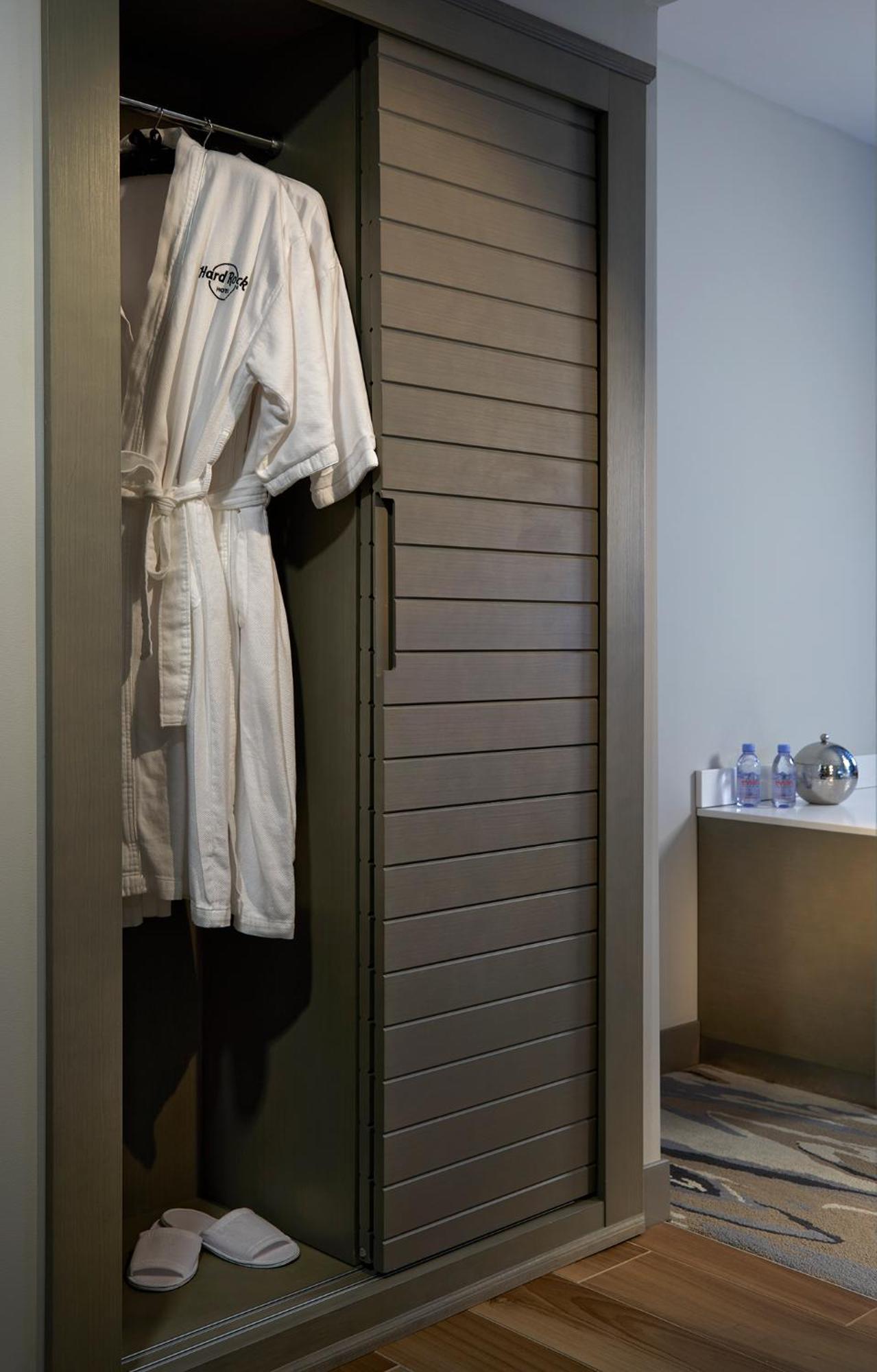 Courtyard Suite 2 Queens
