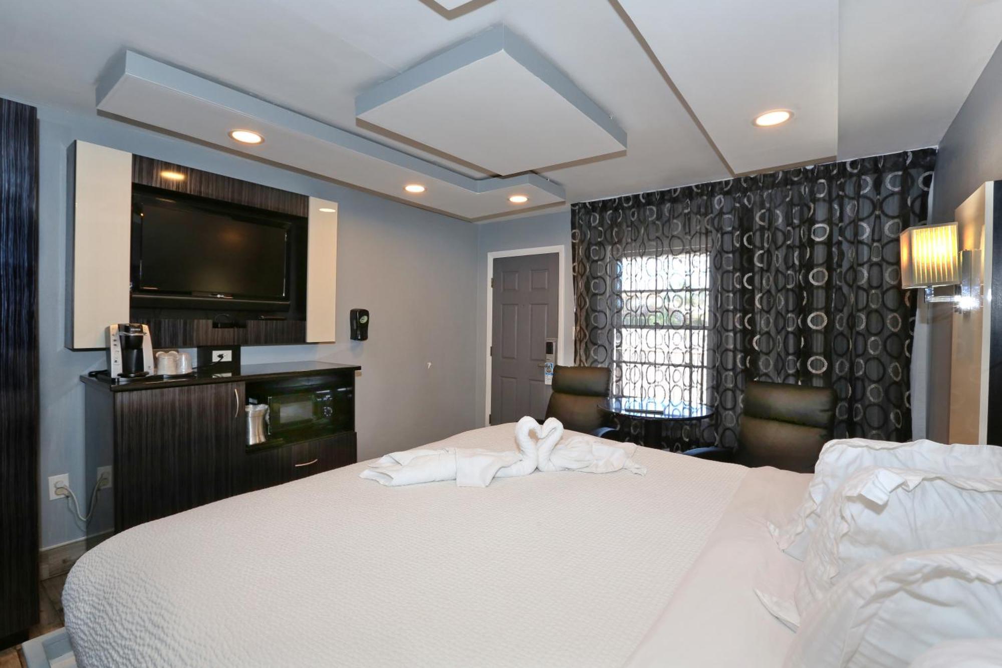 Deluxe King Room