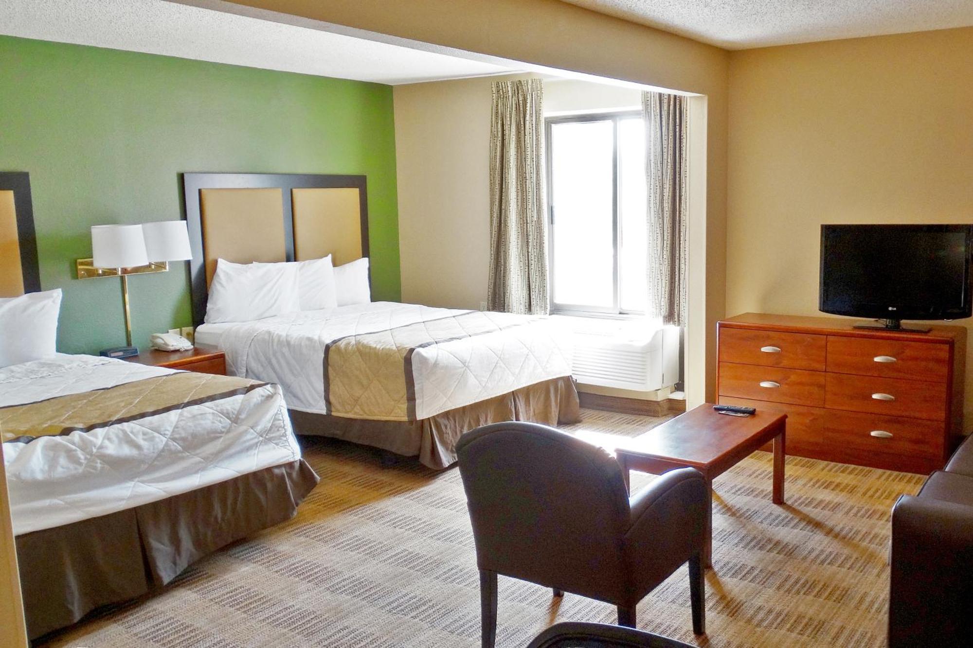 Deluxe Studio 2 Queen Beds Non-Smoking