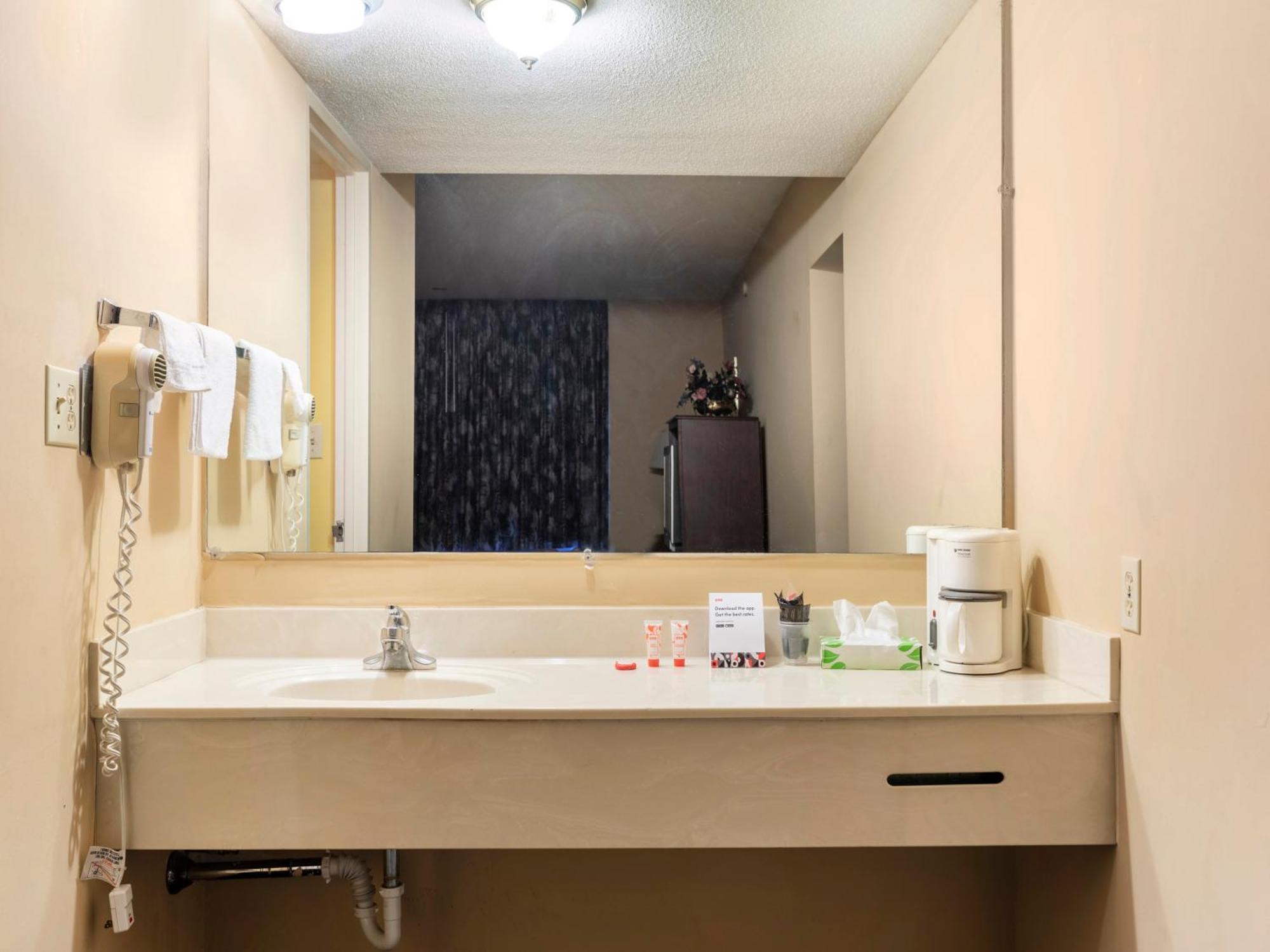 Queen Suite Jetted Tub