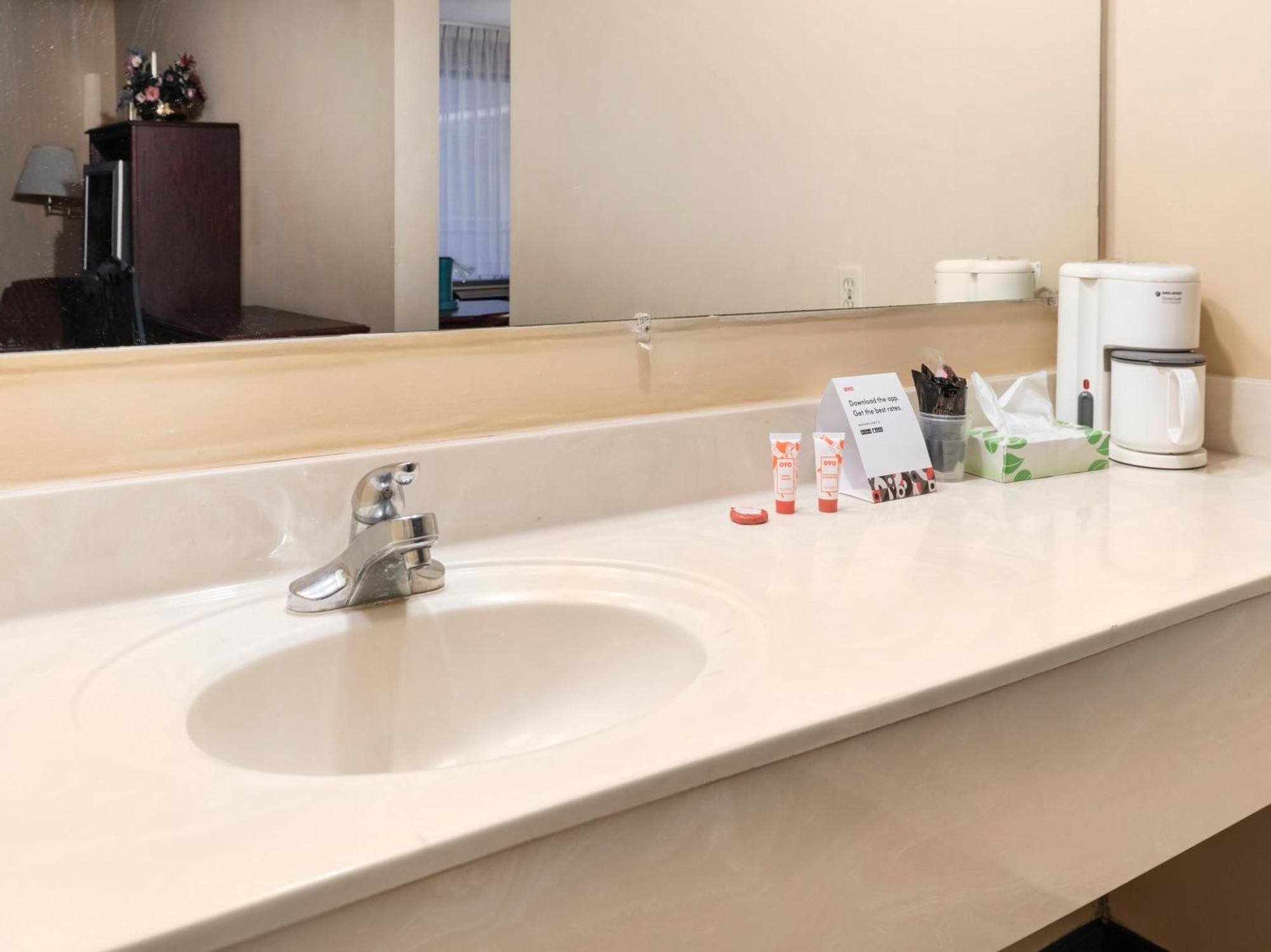 Queen Suite Jetted Tub