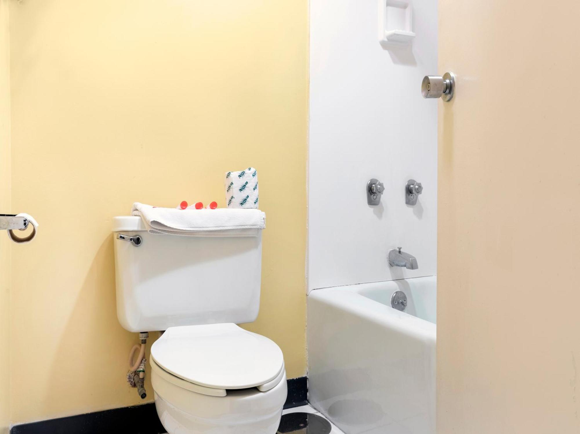 Queen Suite Jetted Tub