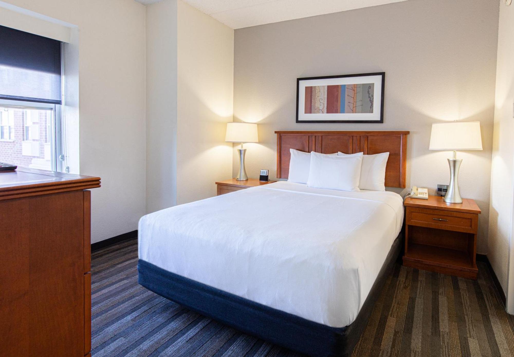 Two-Bedroom Queen Suite