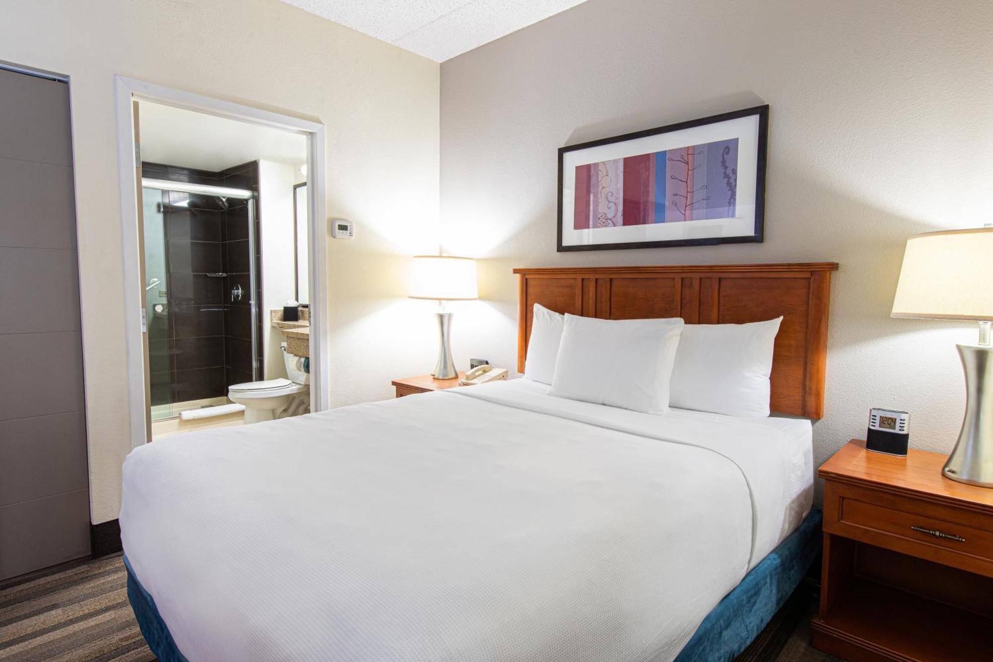 Two-Bedroom Queen Suite