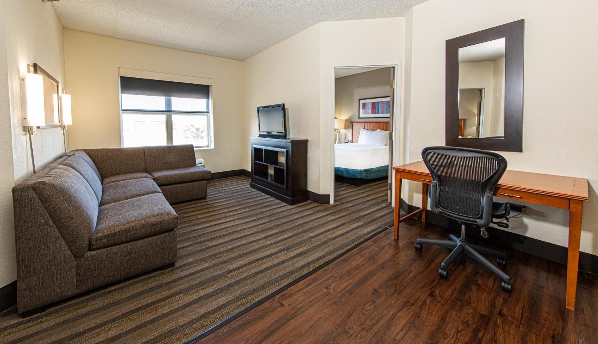 Two-Bedroom Queen Suite
