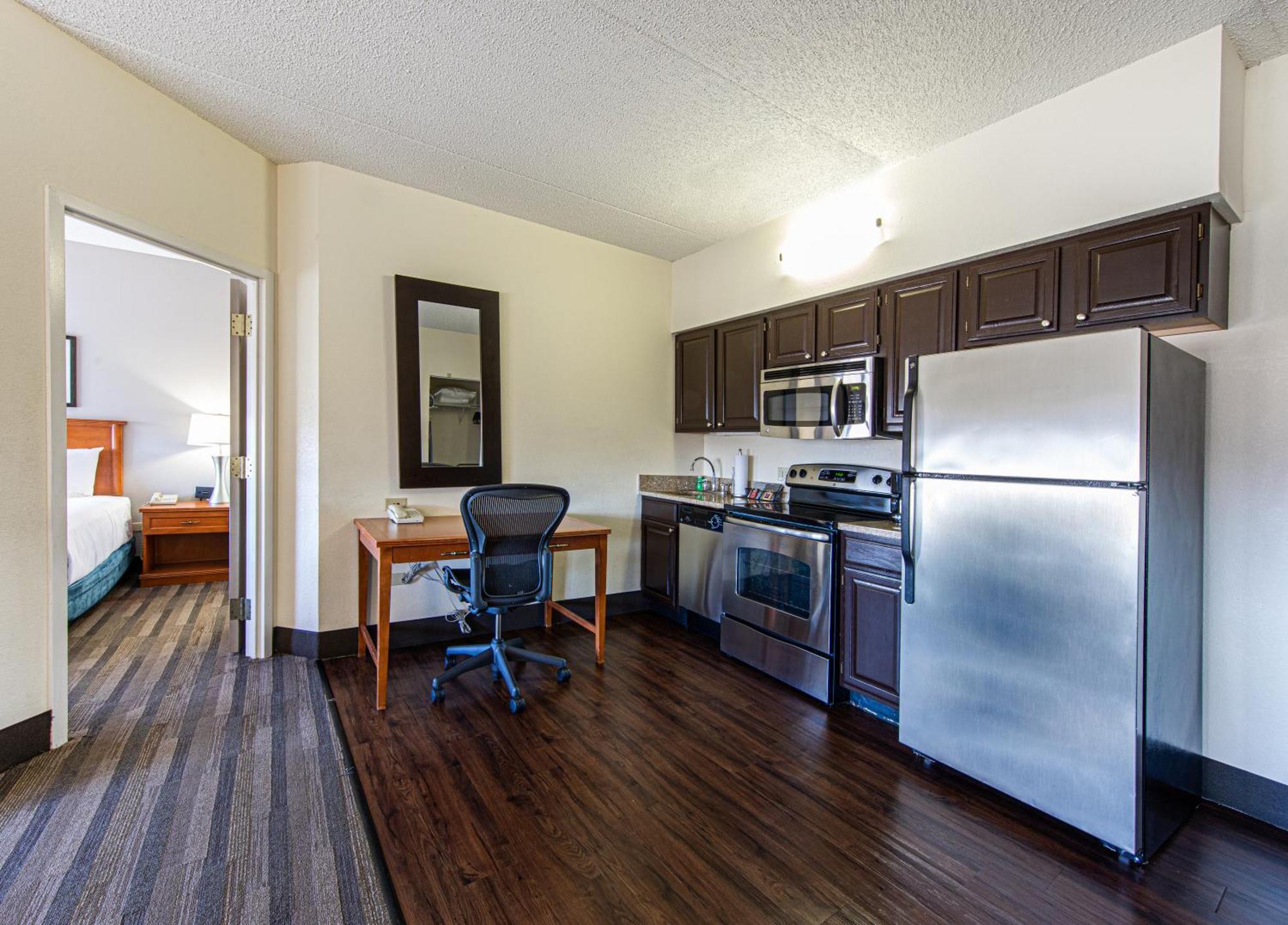 Two-Bedroom Queen Suite