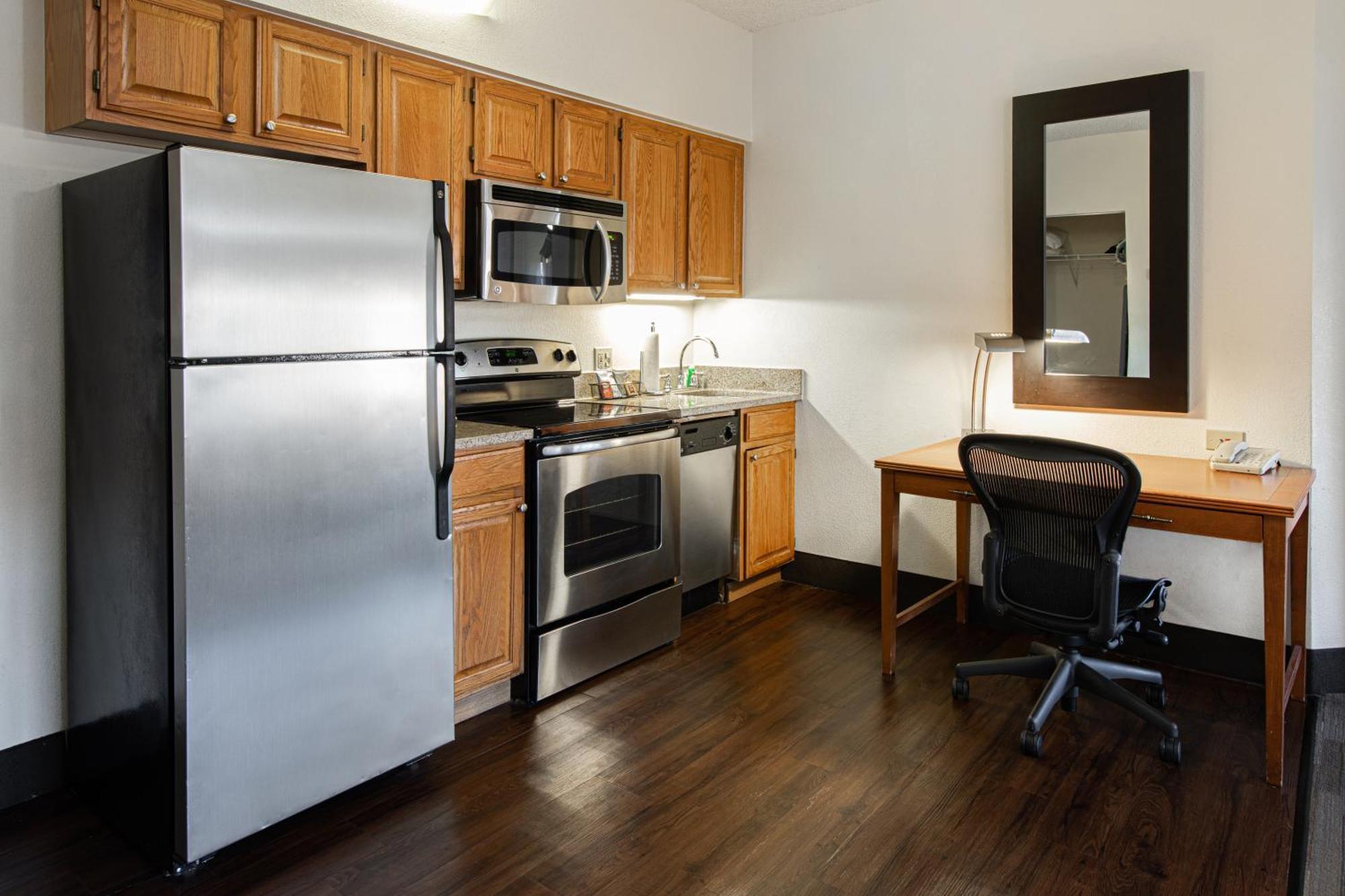 Two-Bedroom Queen Suite