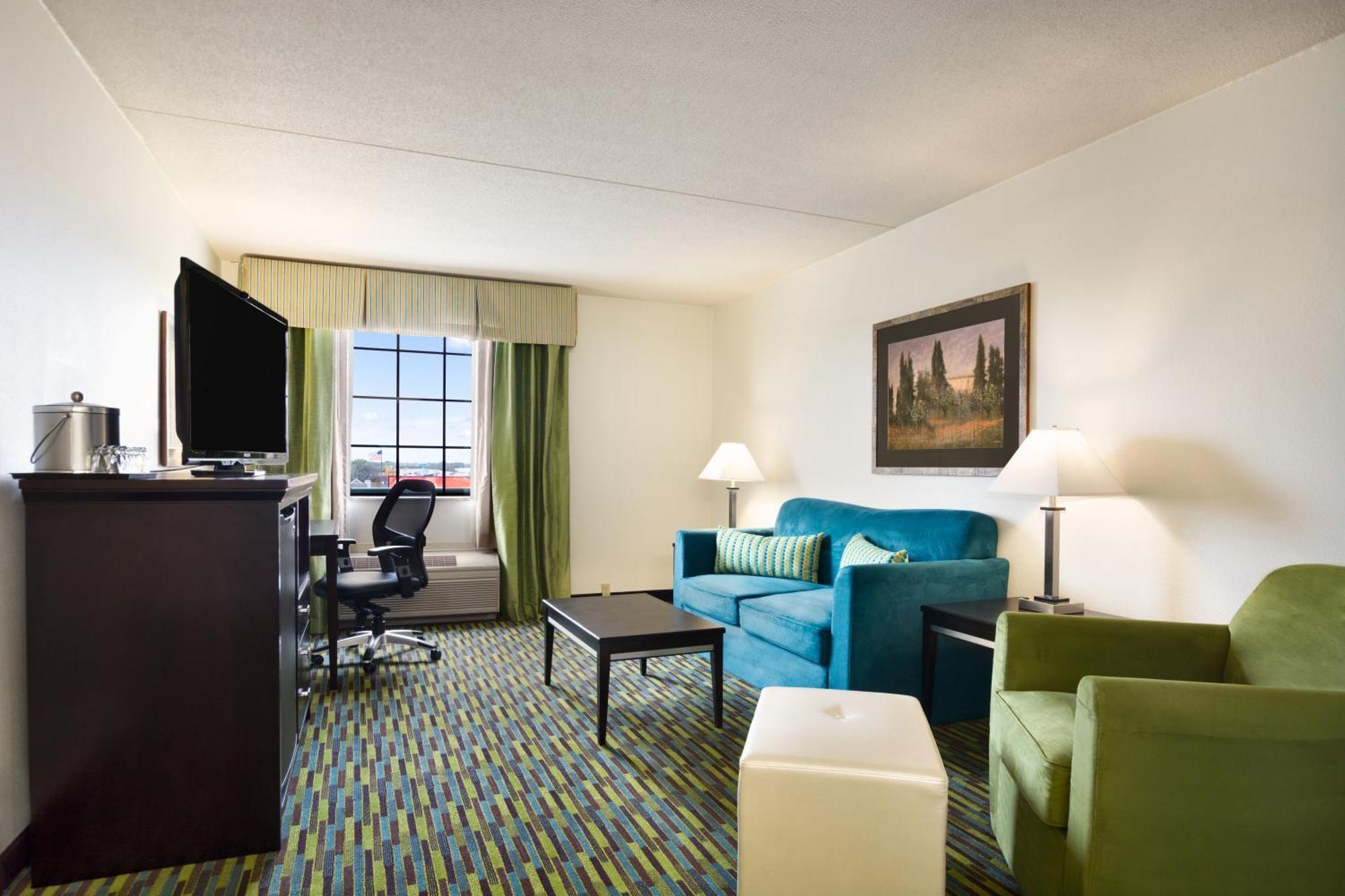 One-Bedroom King Suite - Non-Smoking