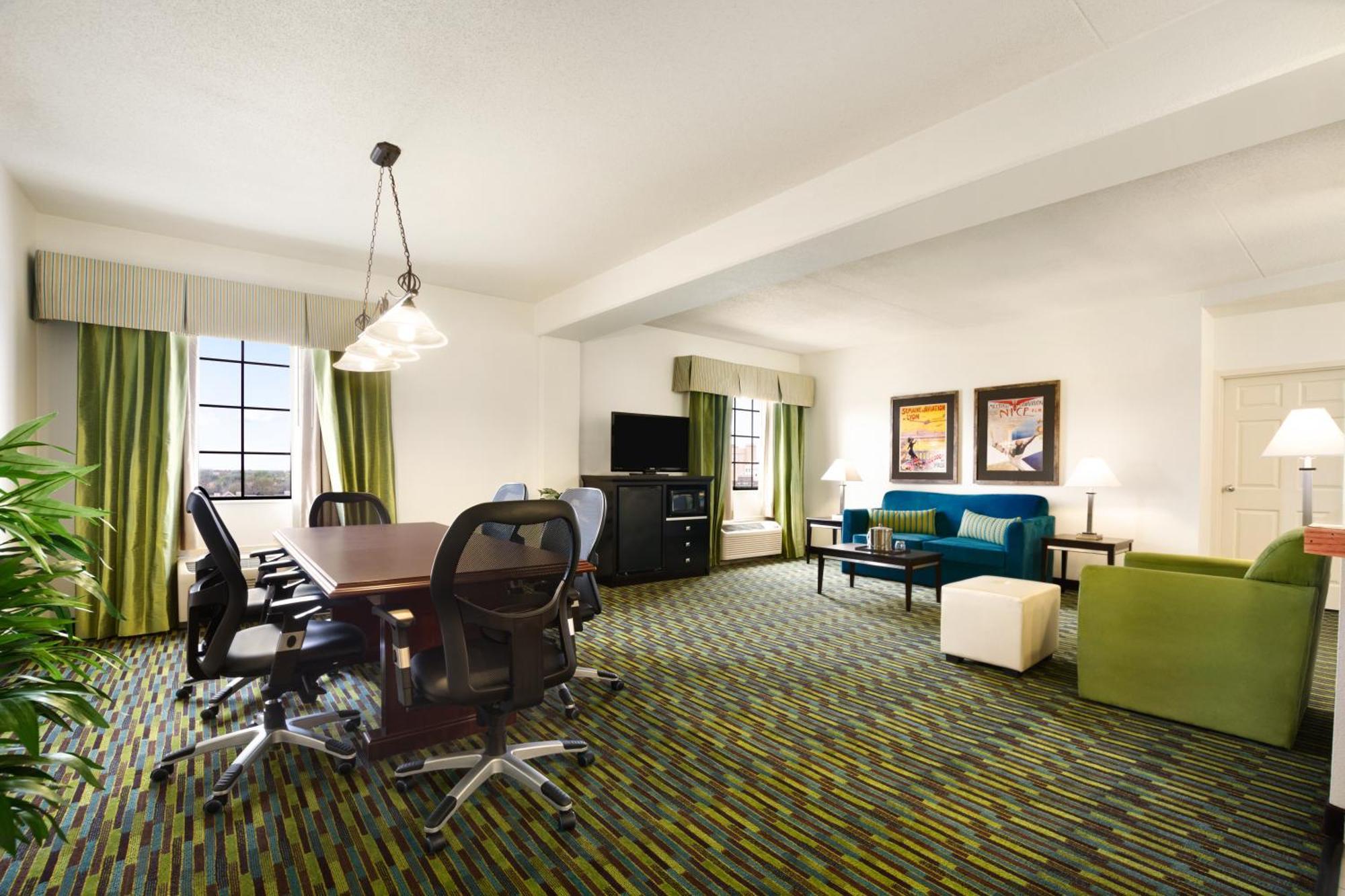 One-Bedroom King Suite Non-Smoking